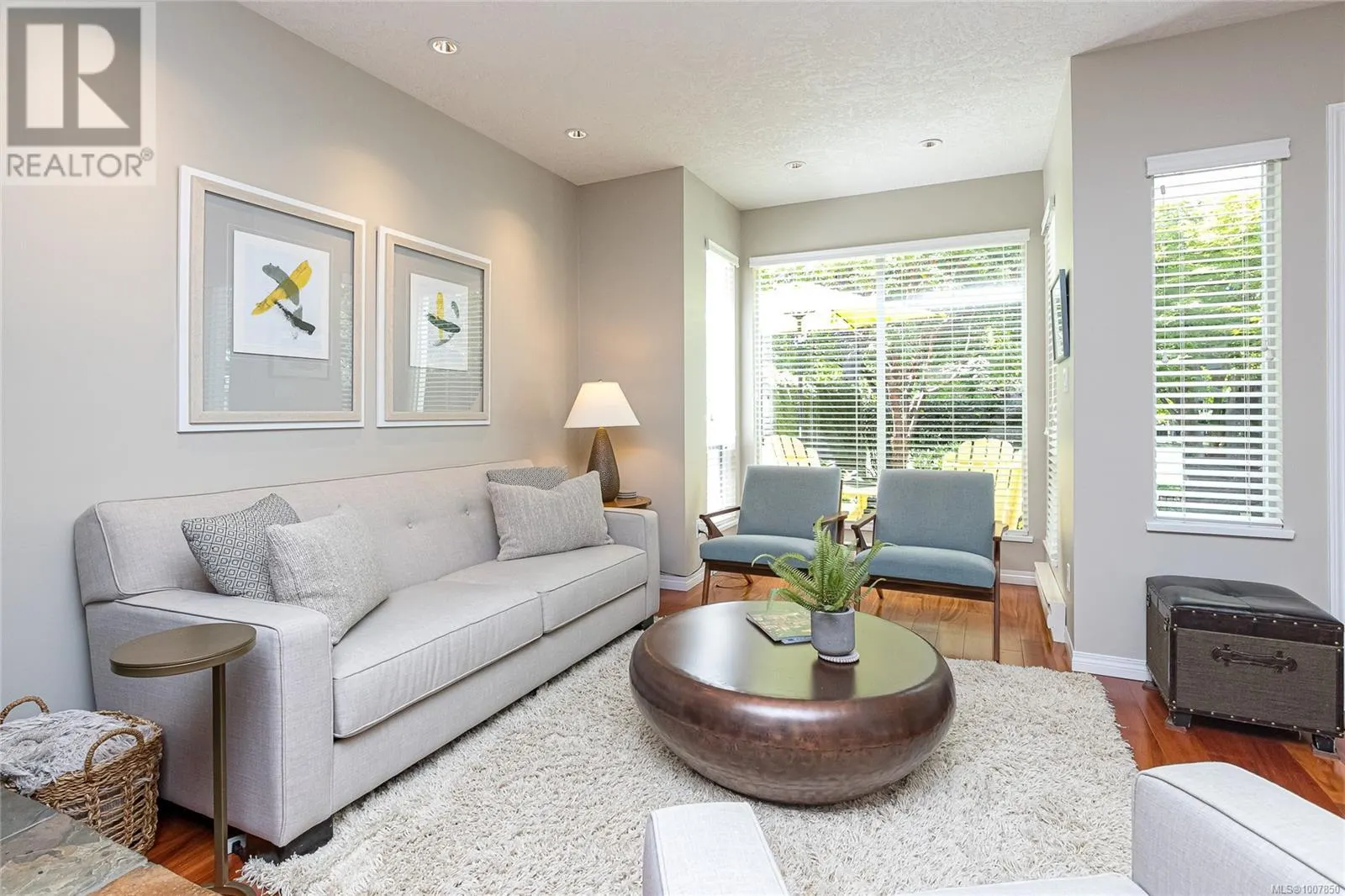 6 370 Waterfront Cres