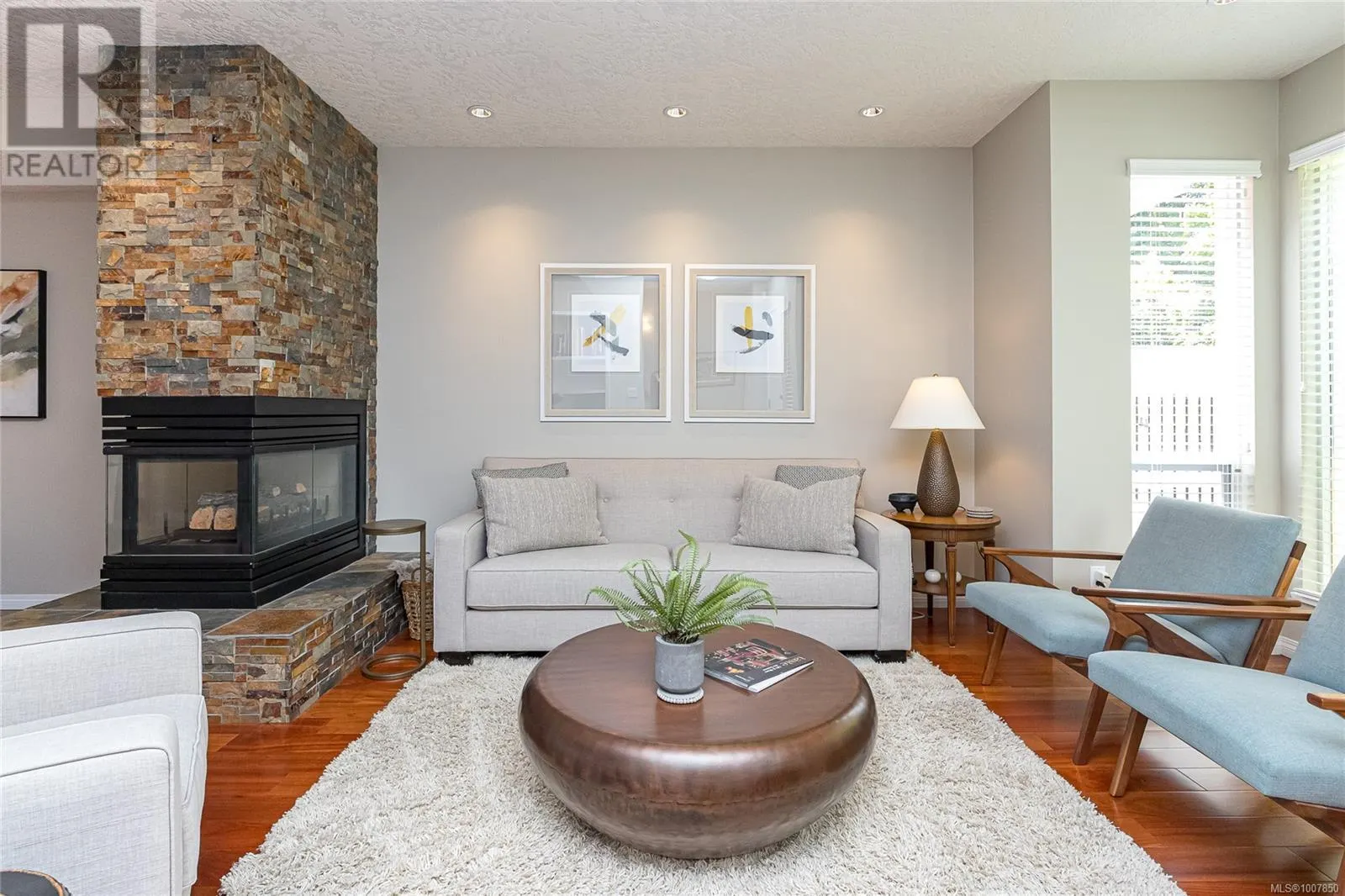 6 370 Waterfront Cres
