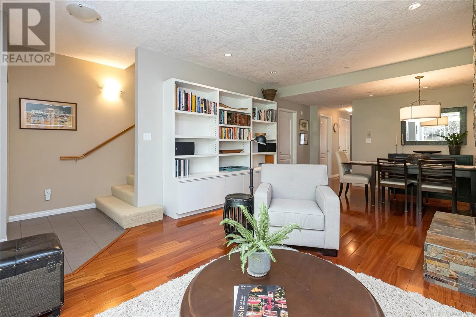 6 370 Waterfront Cres