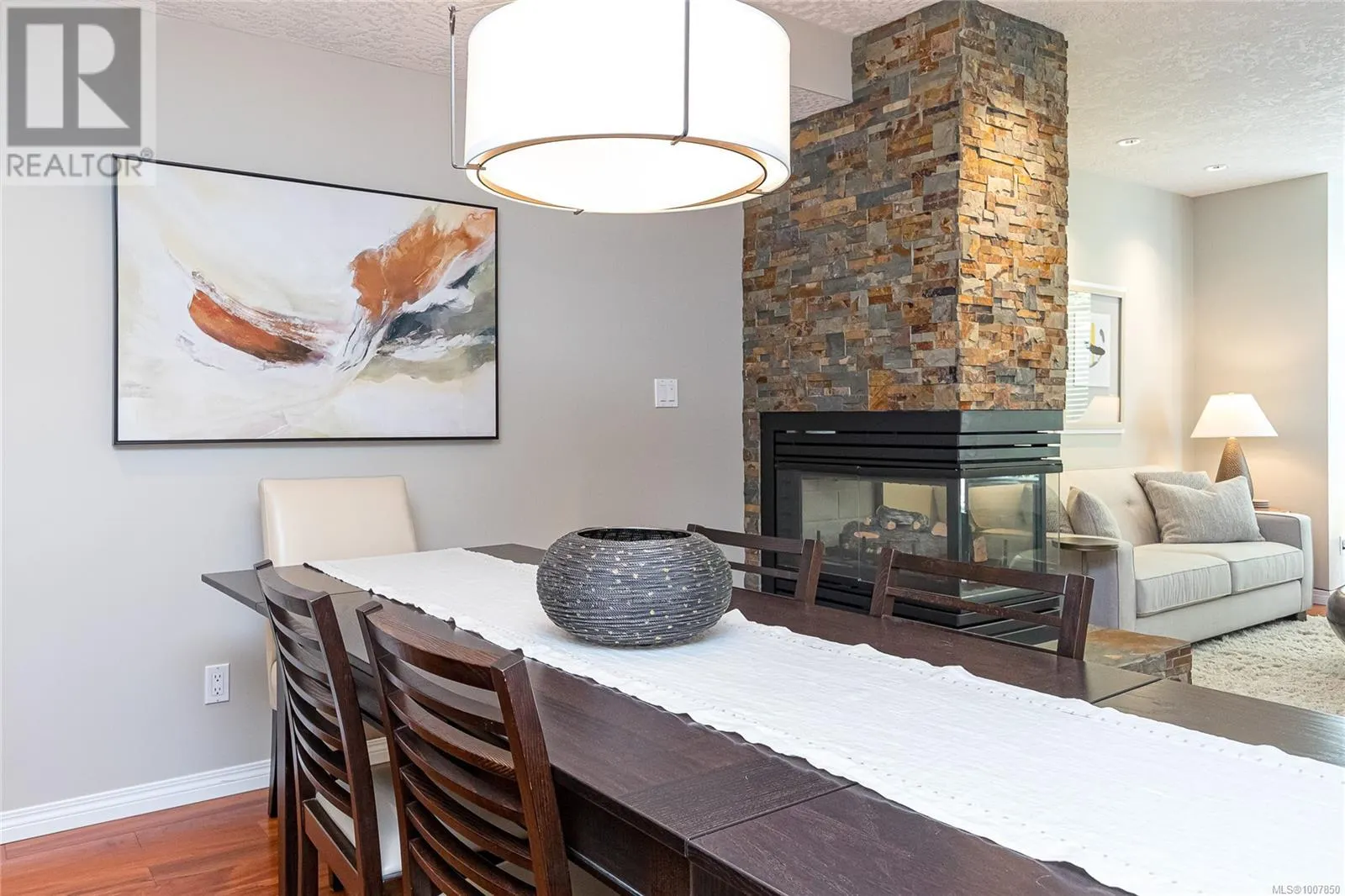 6 370 Waterfront Cres