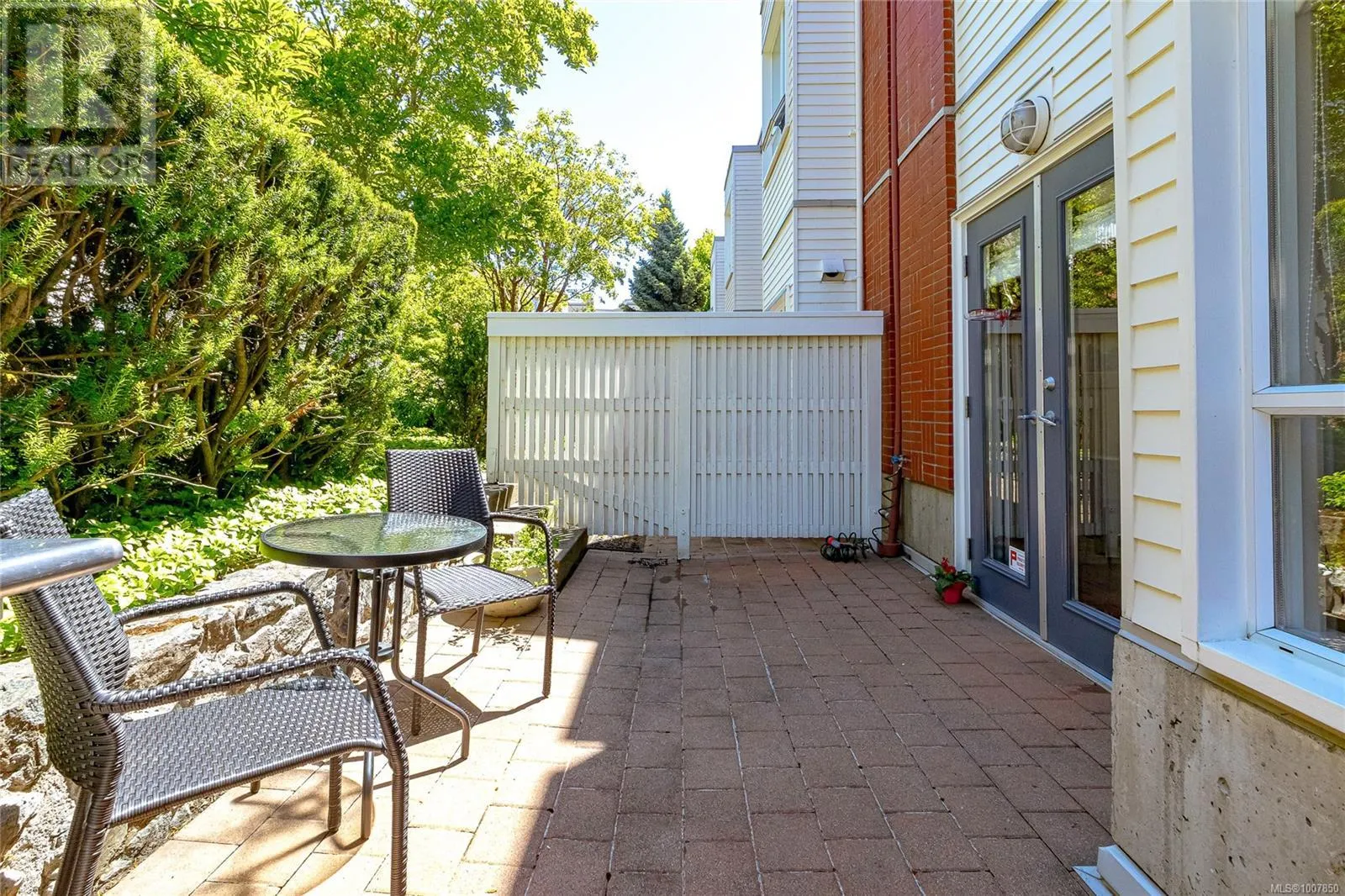 6 370 Waterfront Cres