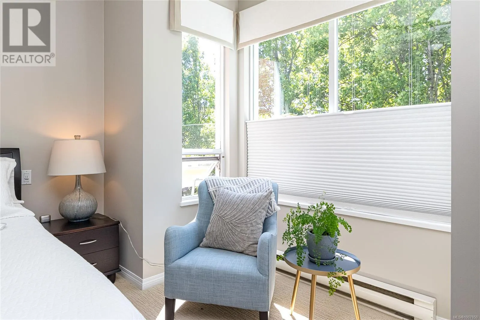 6 370 Waterfront Cres