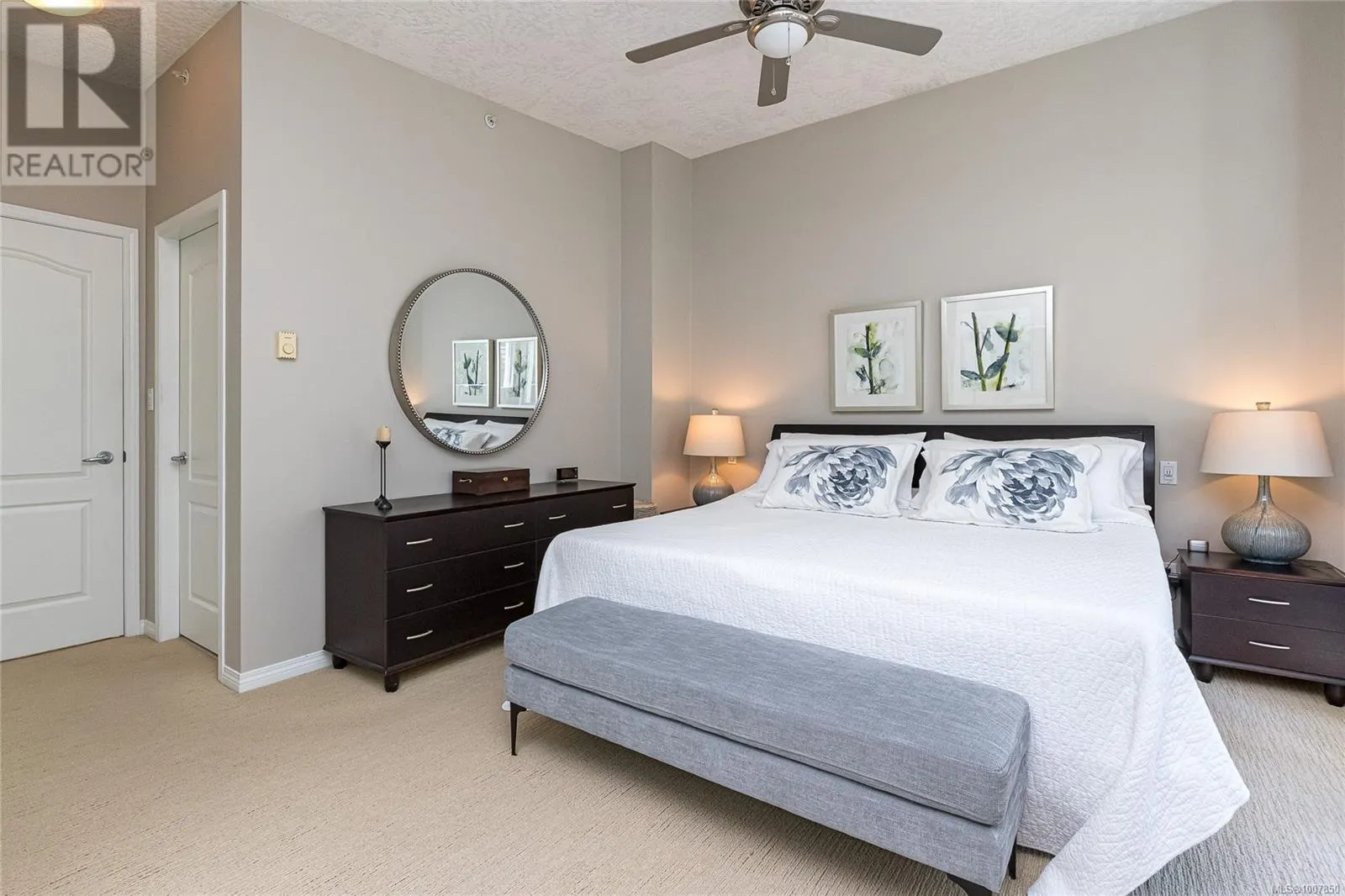 6 370 Waterfront Cres