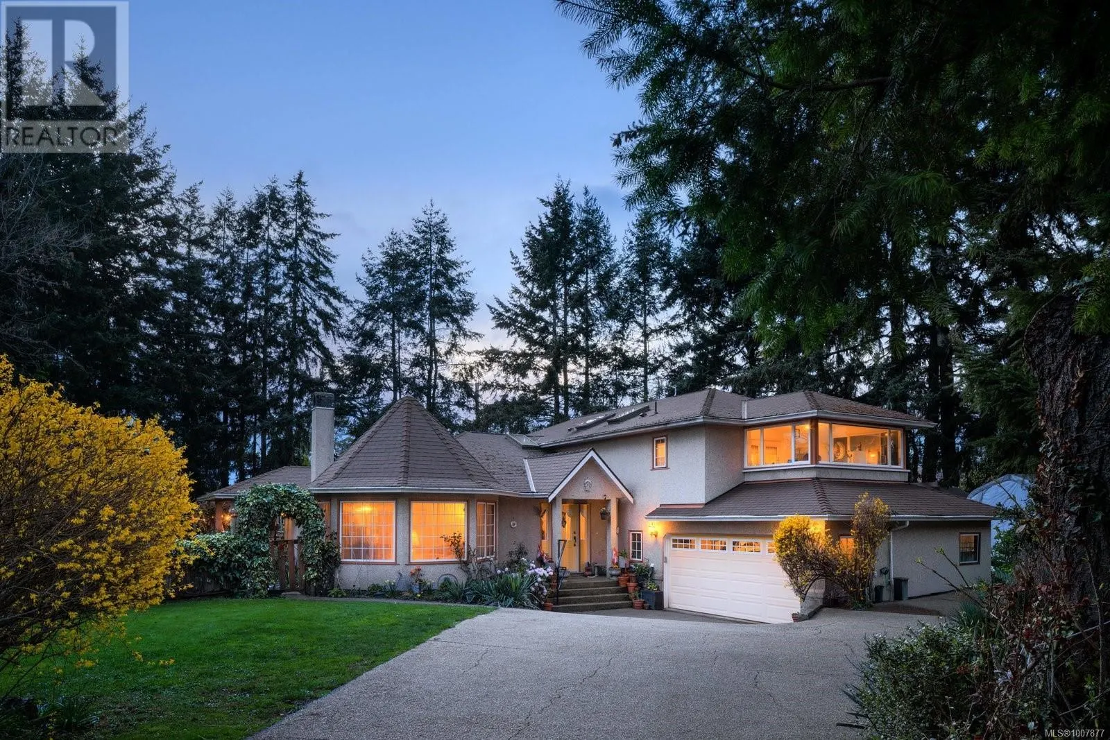 2832 Cadboro Bay Rd