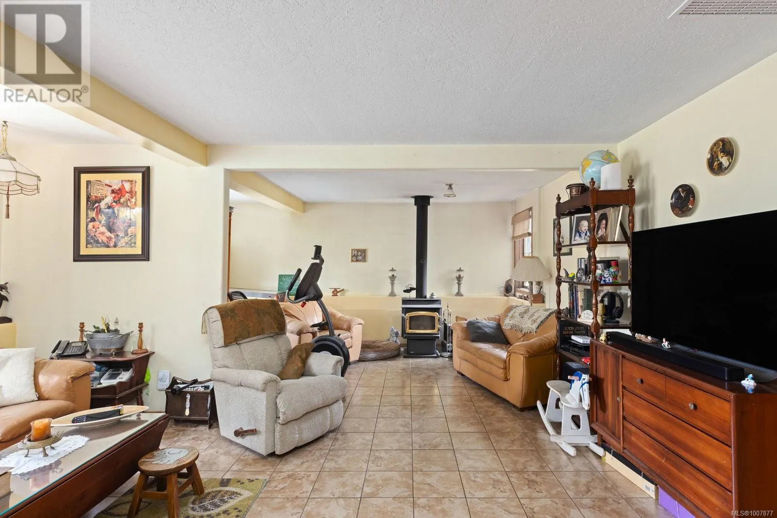 2832 Cadboro Bay Rd
