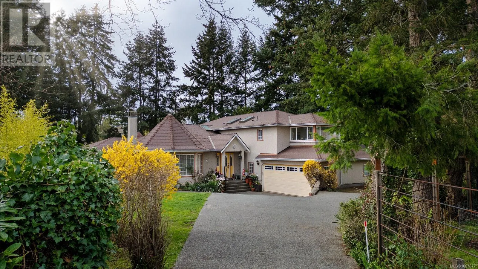 2832 Cadboro Bay Rd