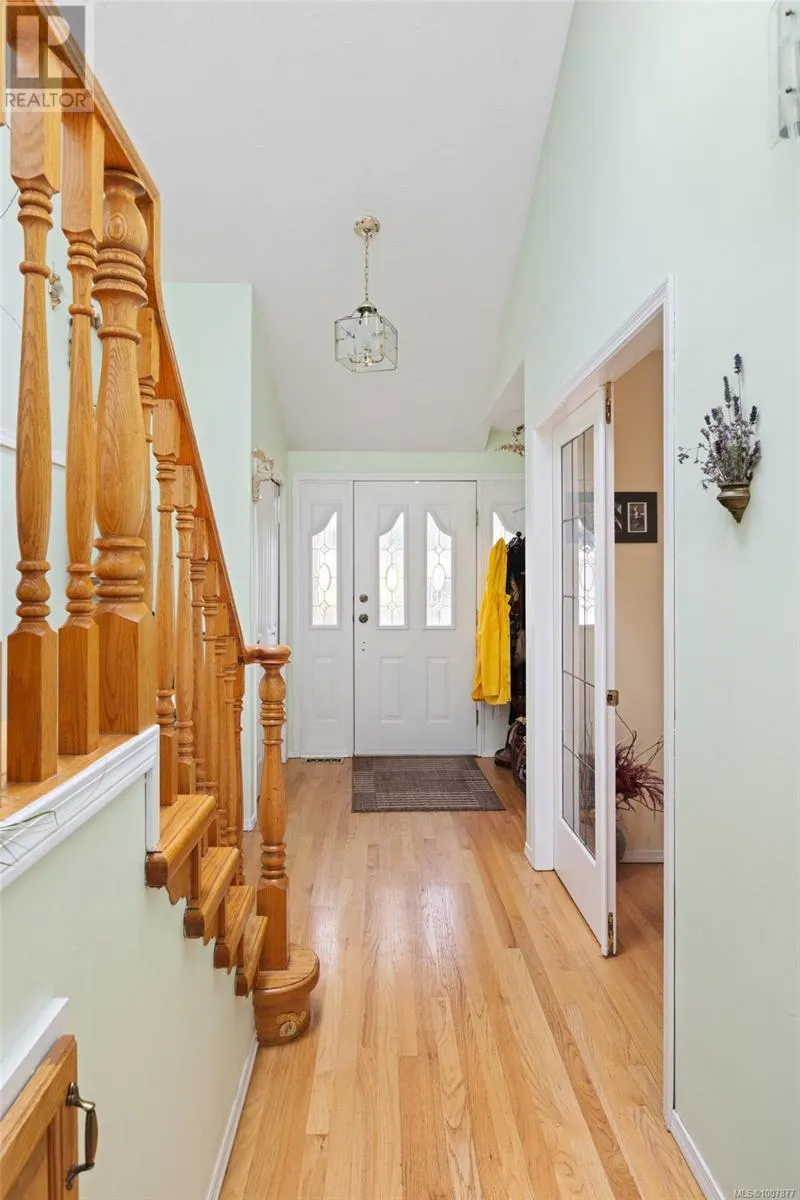 2832 Cadboro Bay Rd