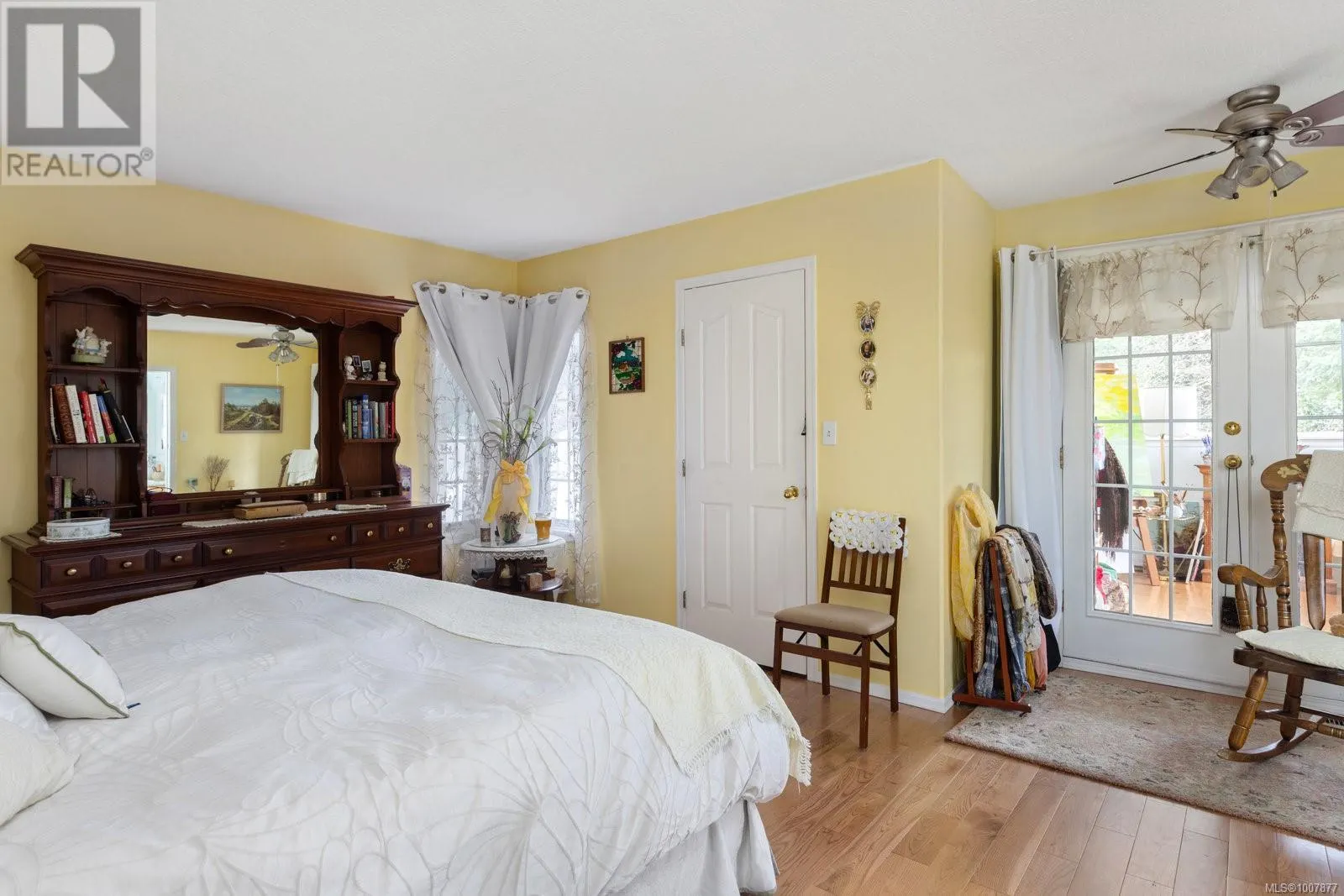 2832 Cadboro Bay Rd