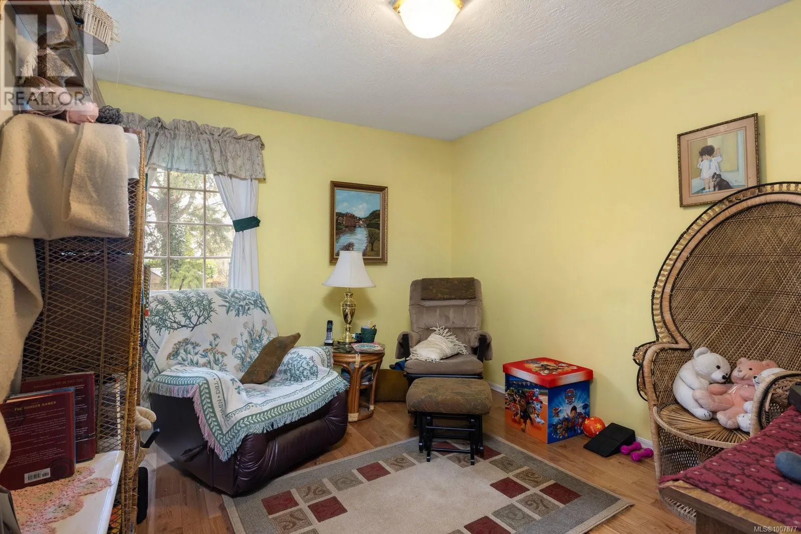 2832 Cadboro Bay Rd