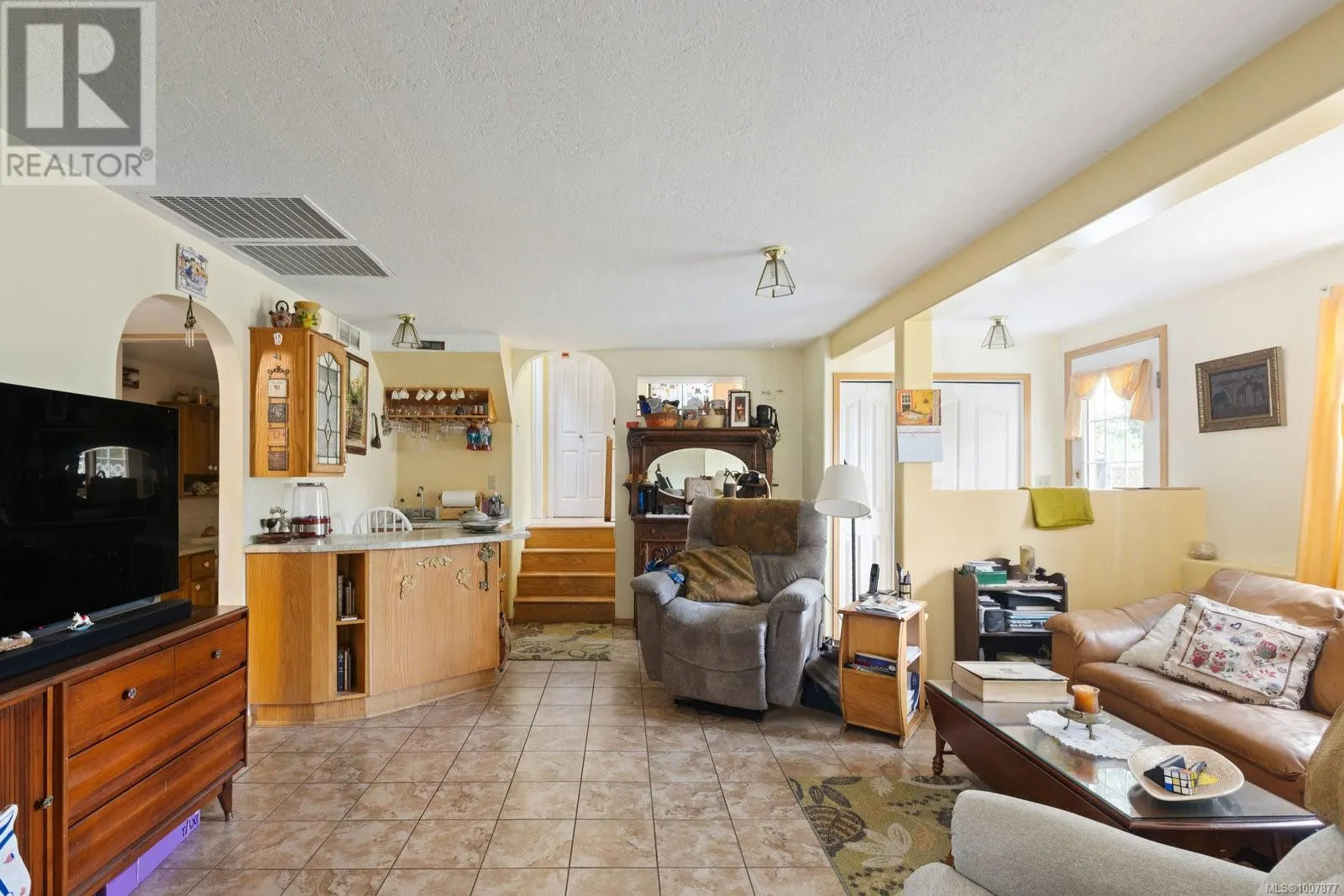 2832 Cadboro Bay Rd
