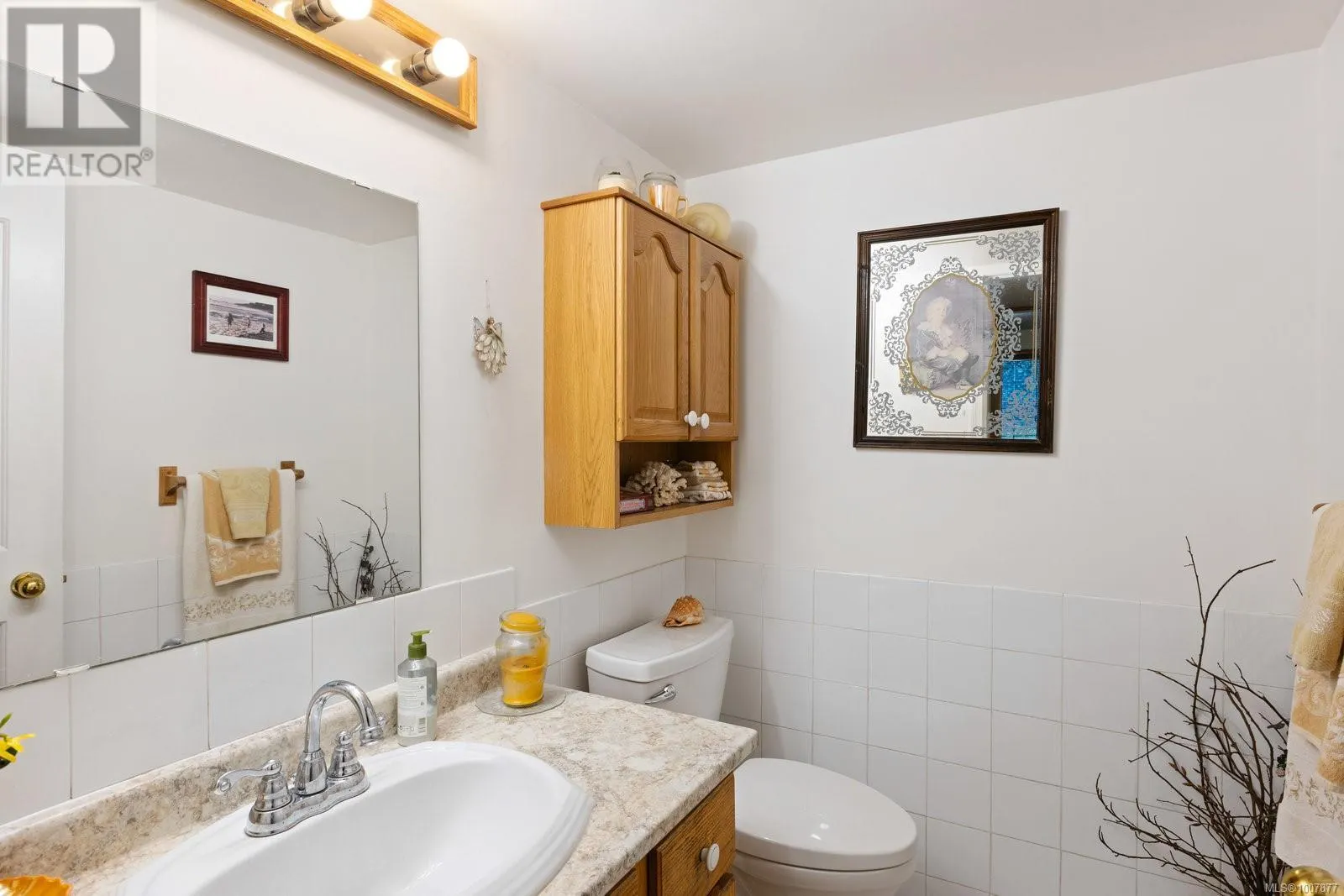 2832 Cadboro Bay Rd
