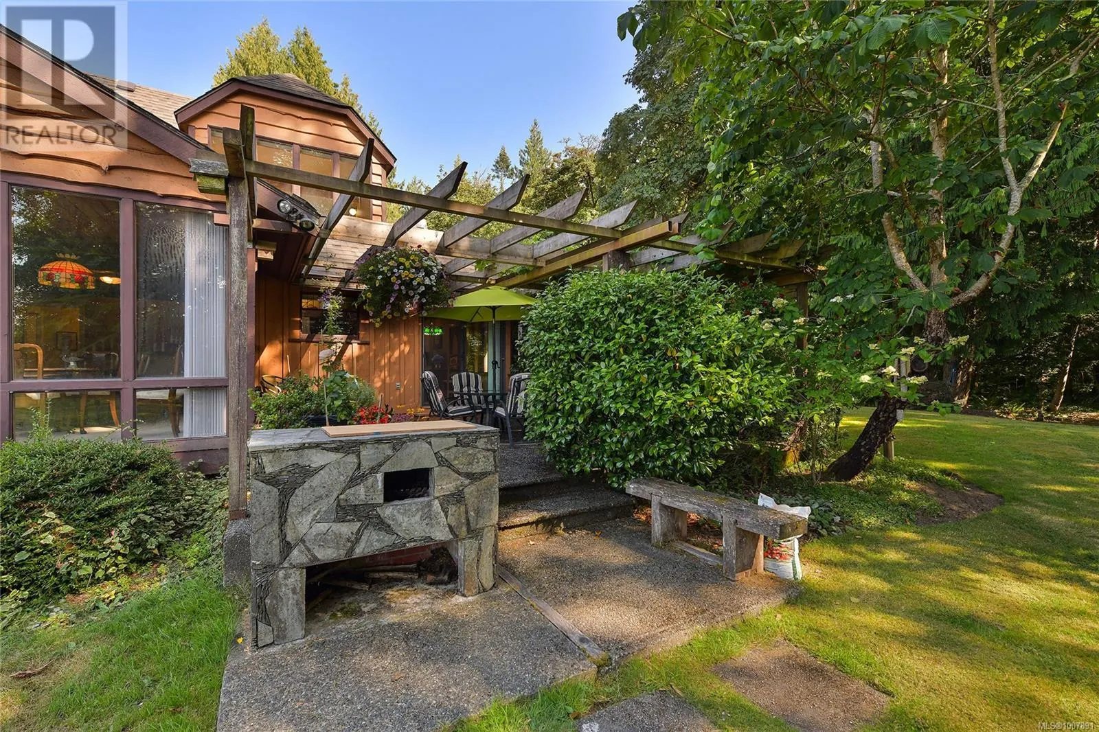 1695 Cultra Ave