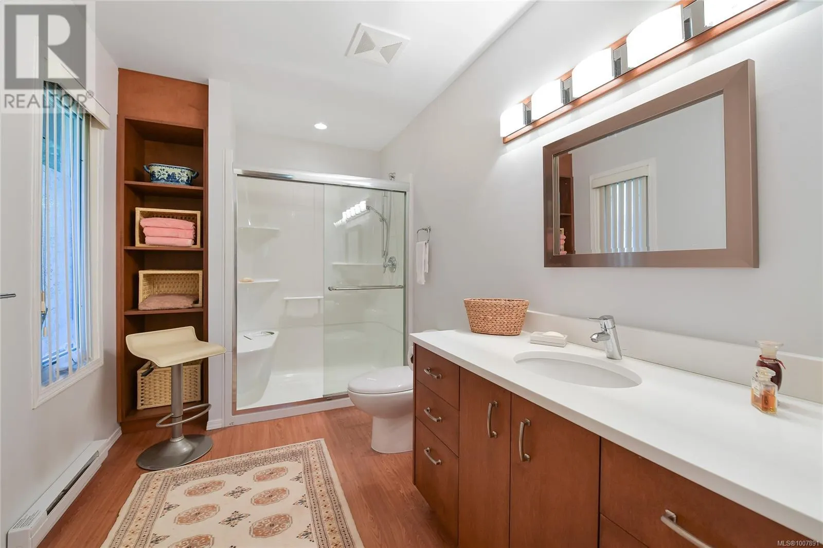 1695 Cultra Ave