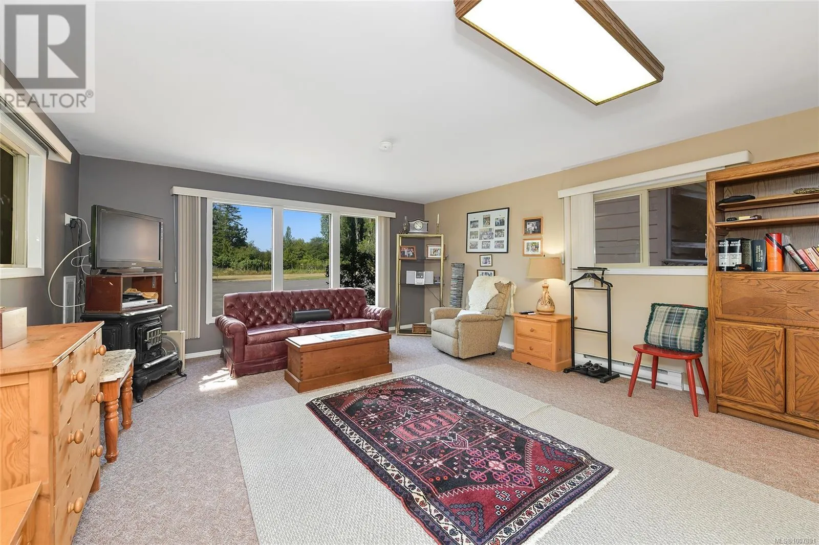 1695 Cultra Ave