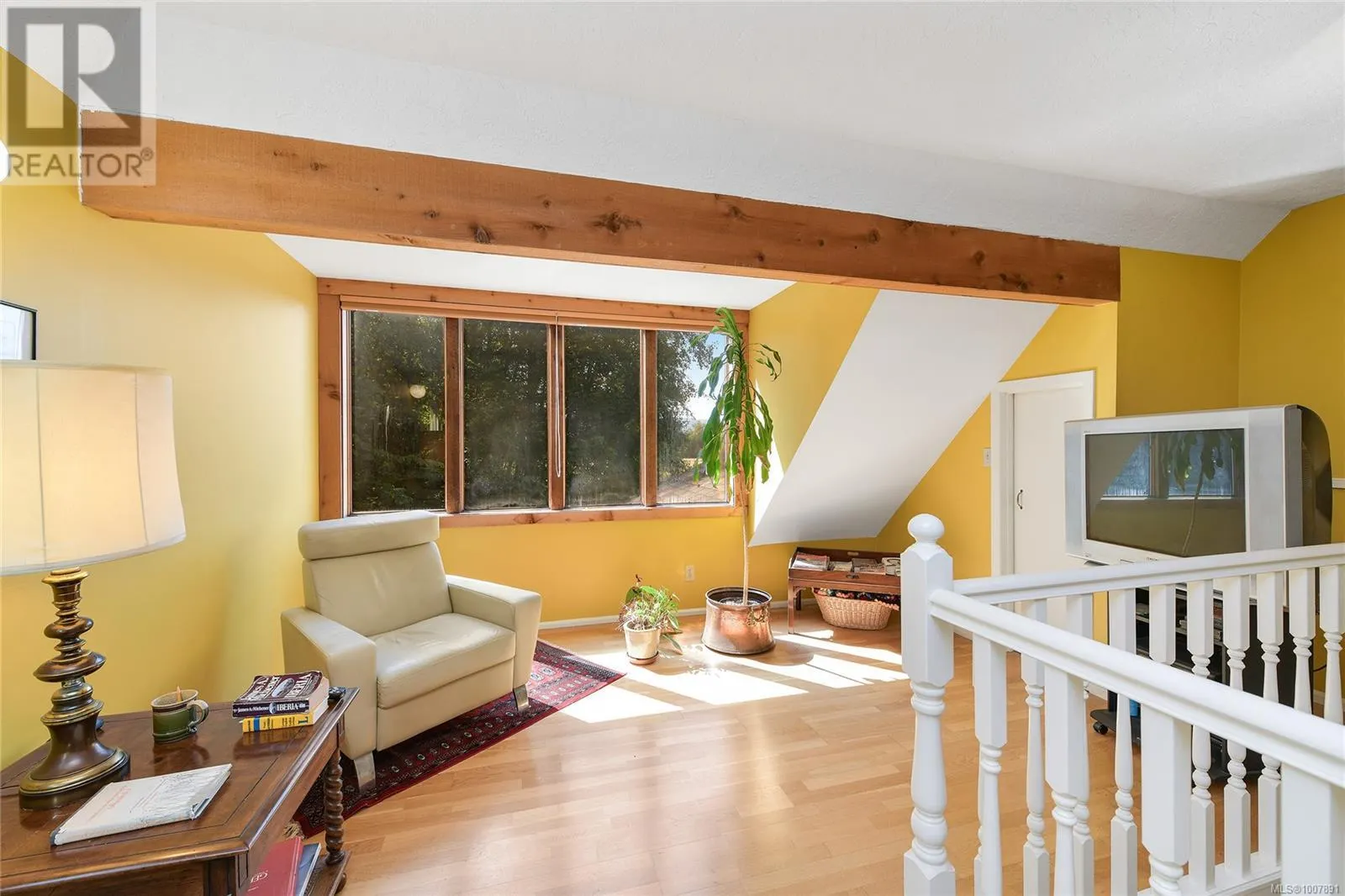 1695 Cultra Ave