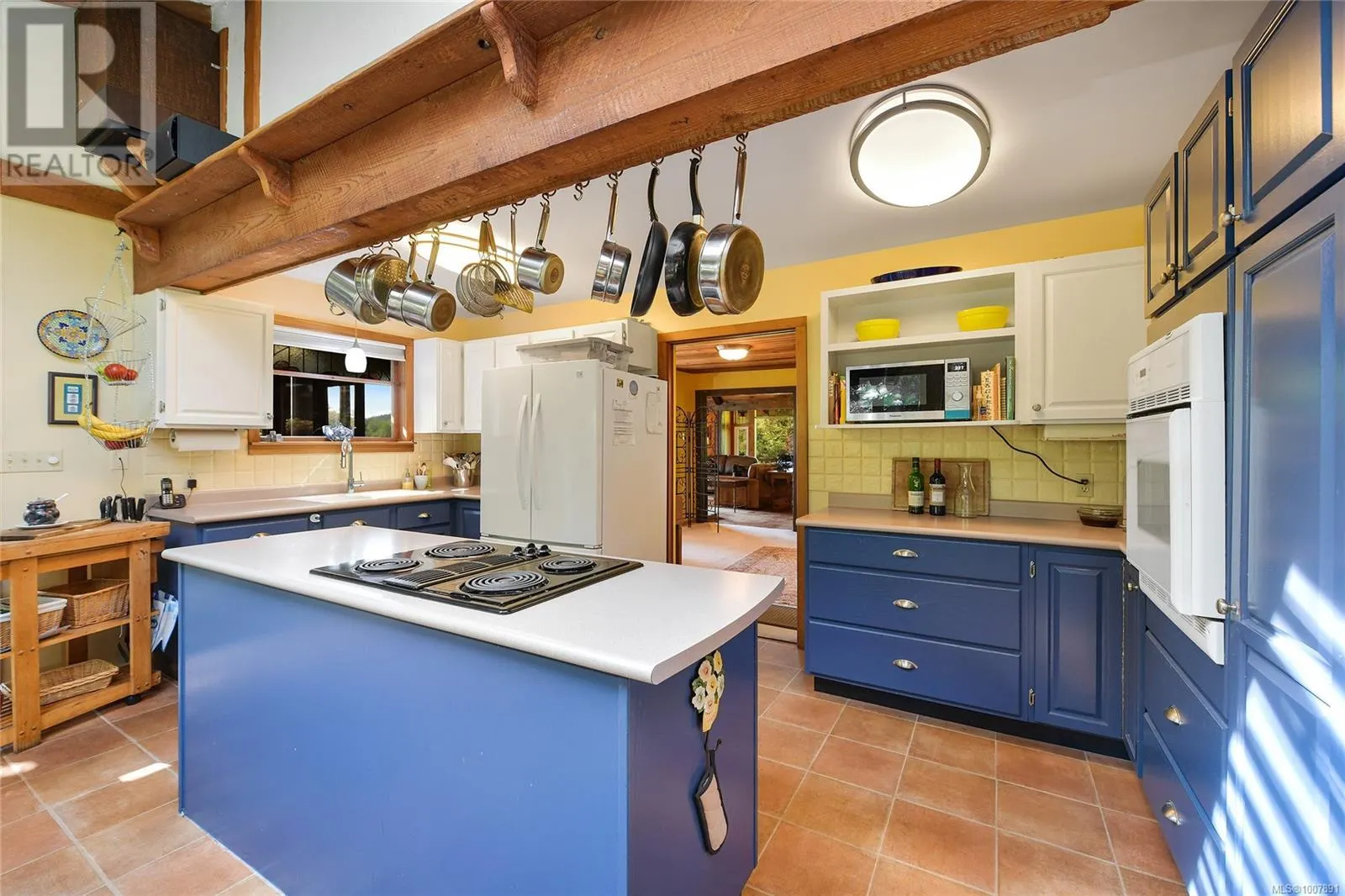 1695 Cultra Ave