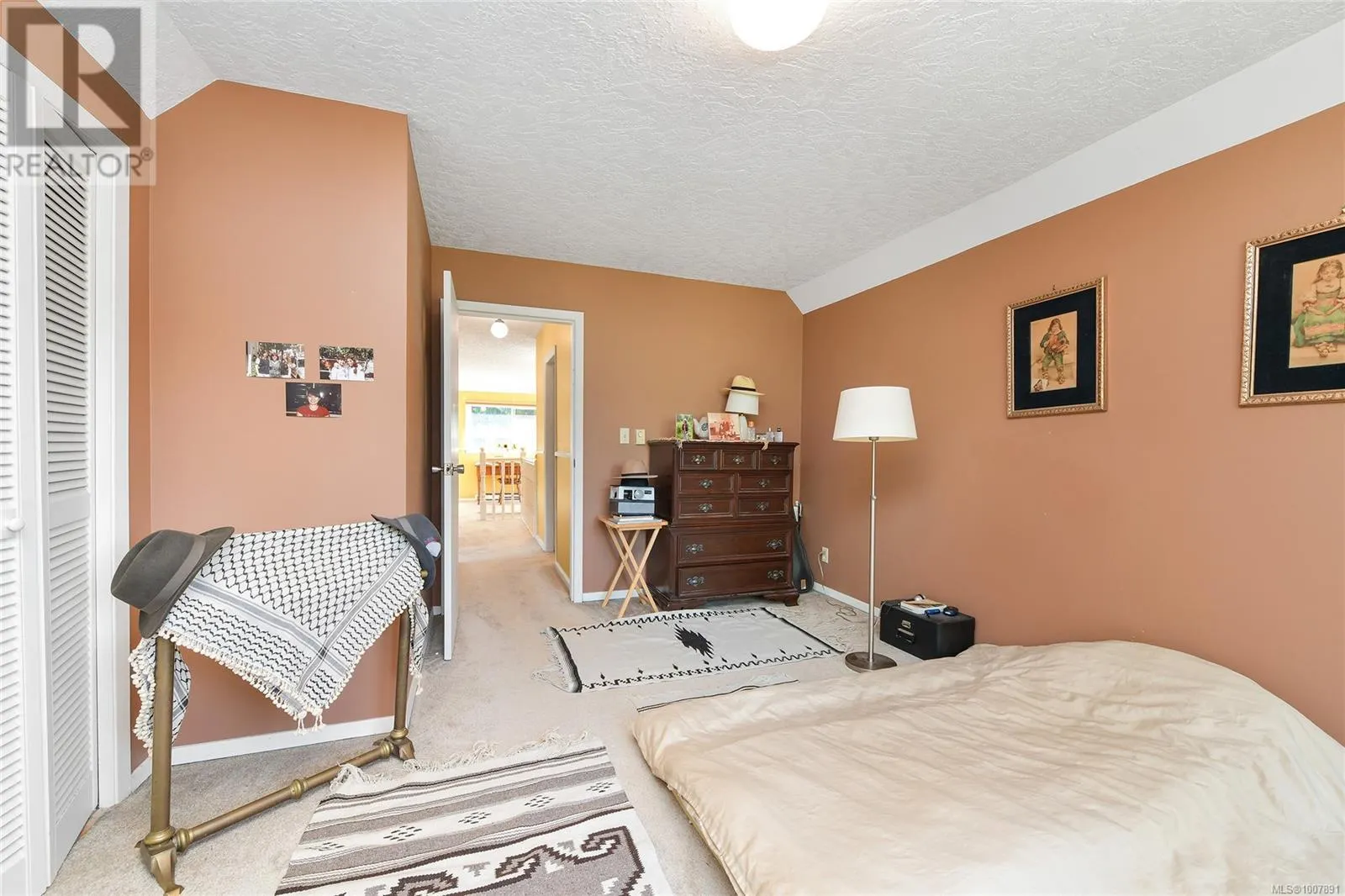 1695 Cultra Ave
