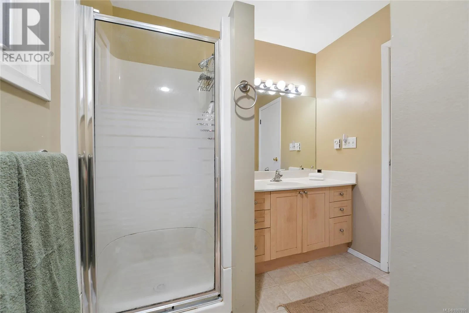 1695 Cultra Ave