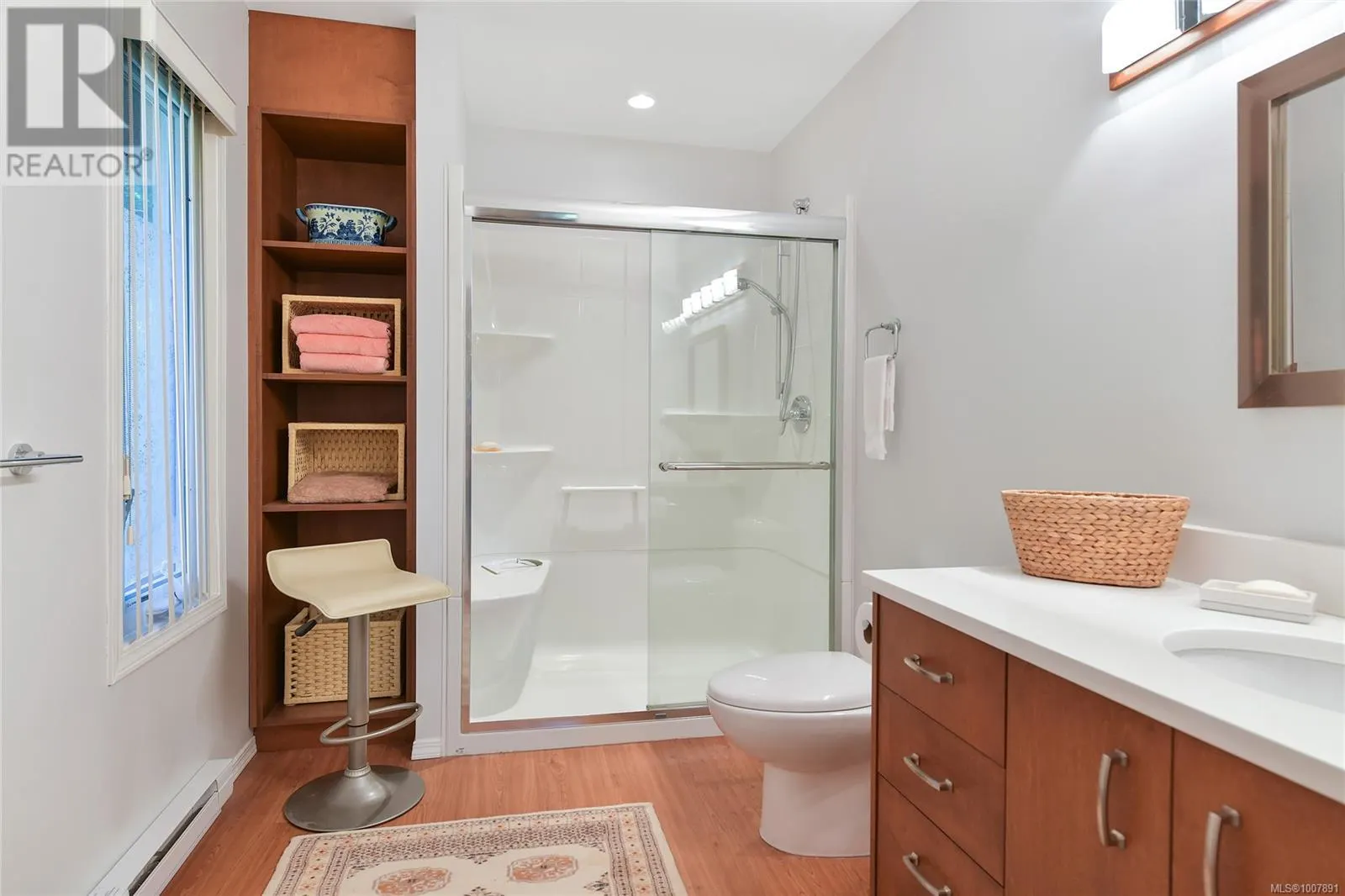 1695 Cultra Ave