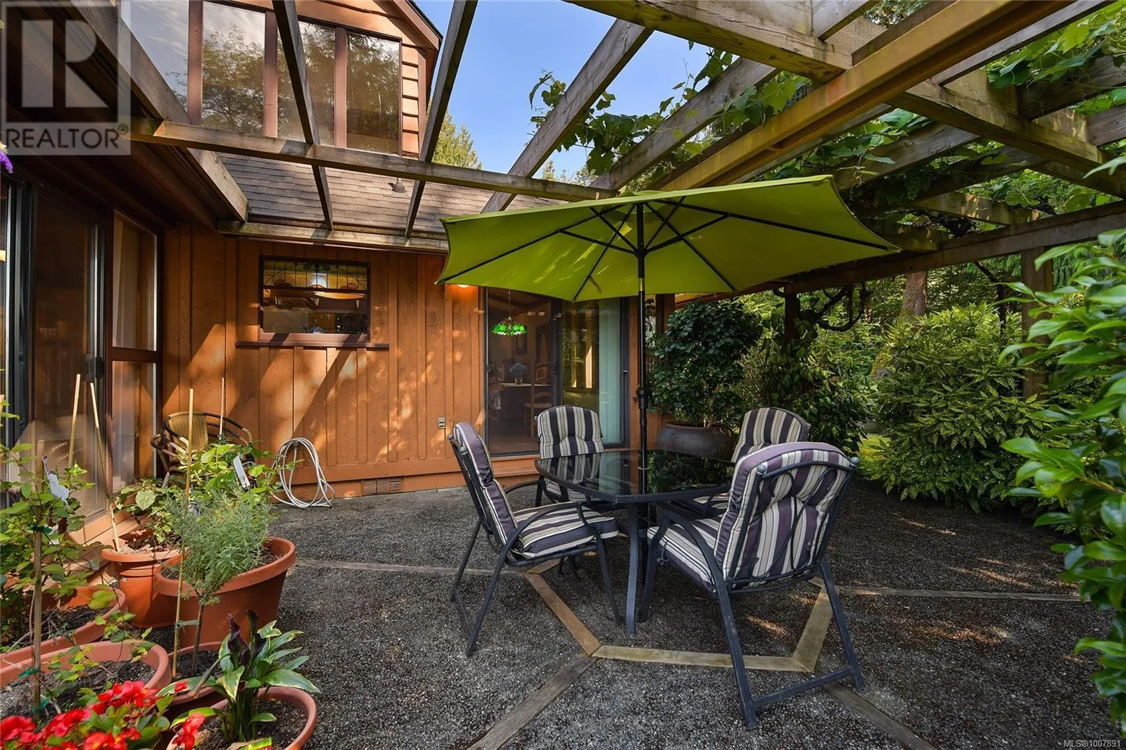 1695 Cultra Ave