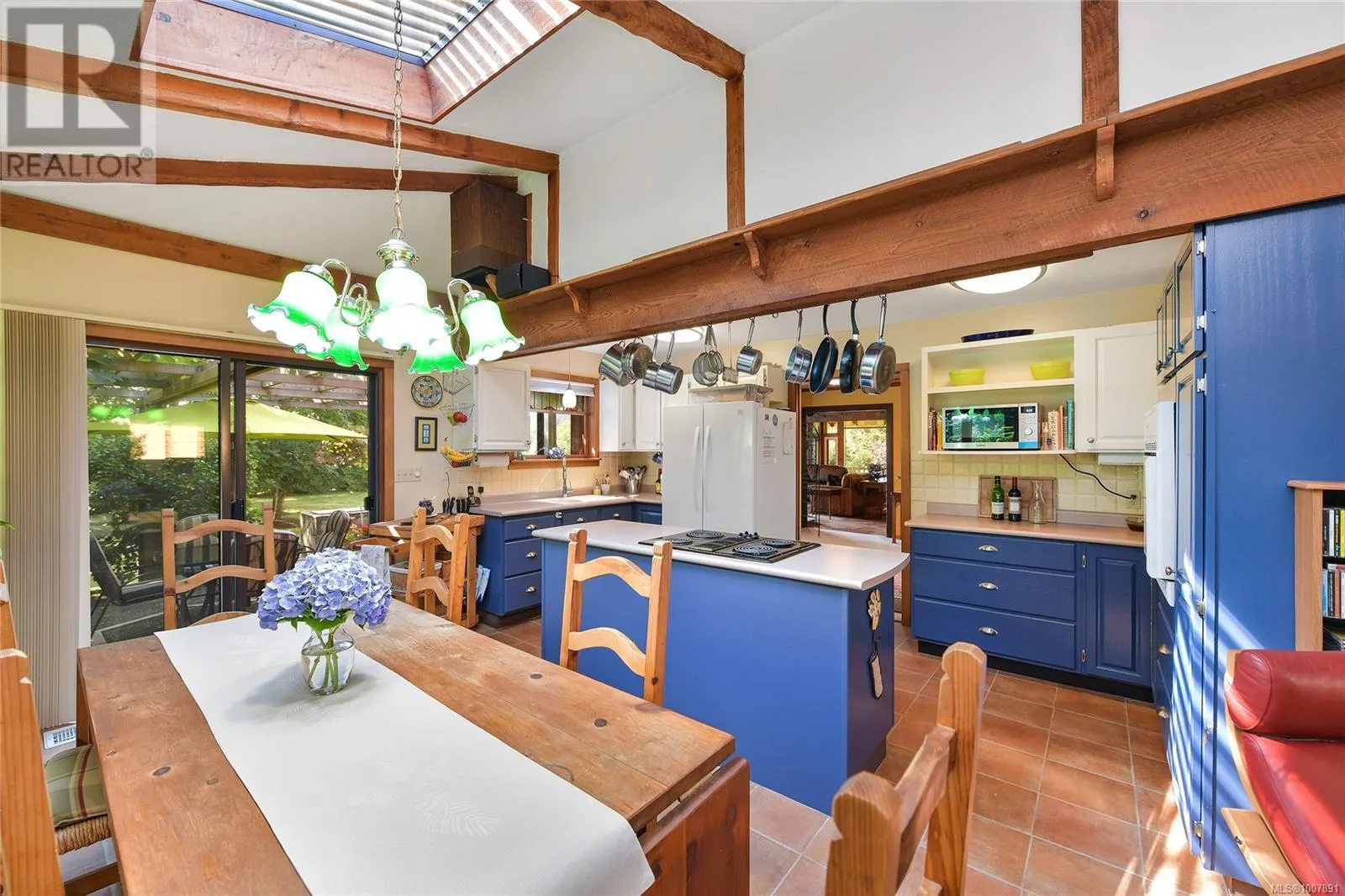 1695 Cultra Ave