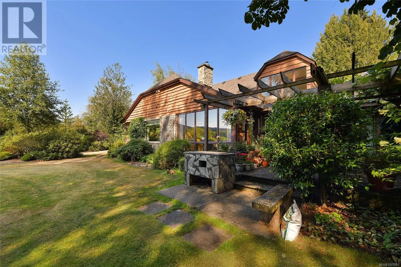 1695 Cultra Ave