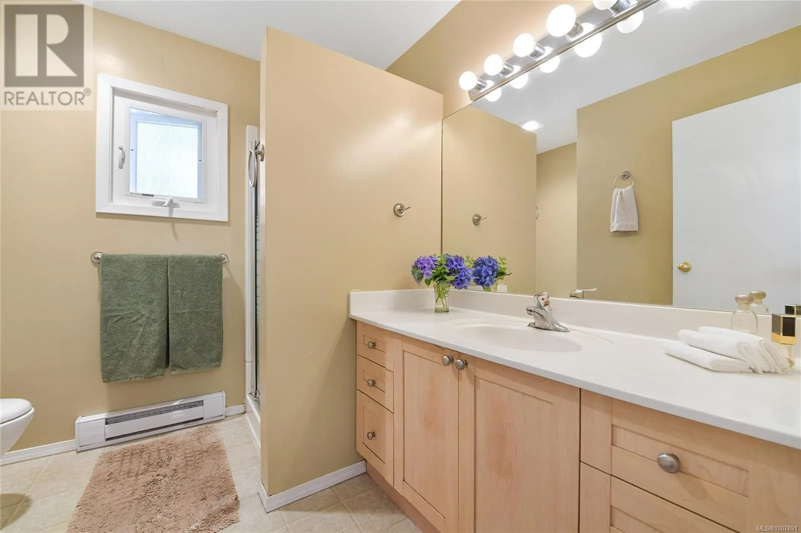 1695 Cultra Ave