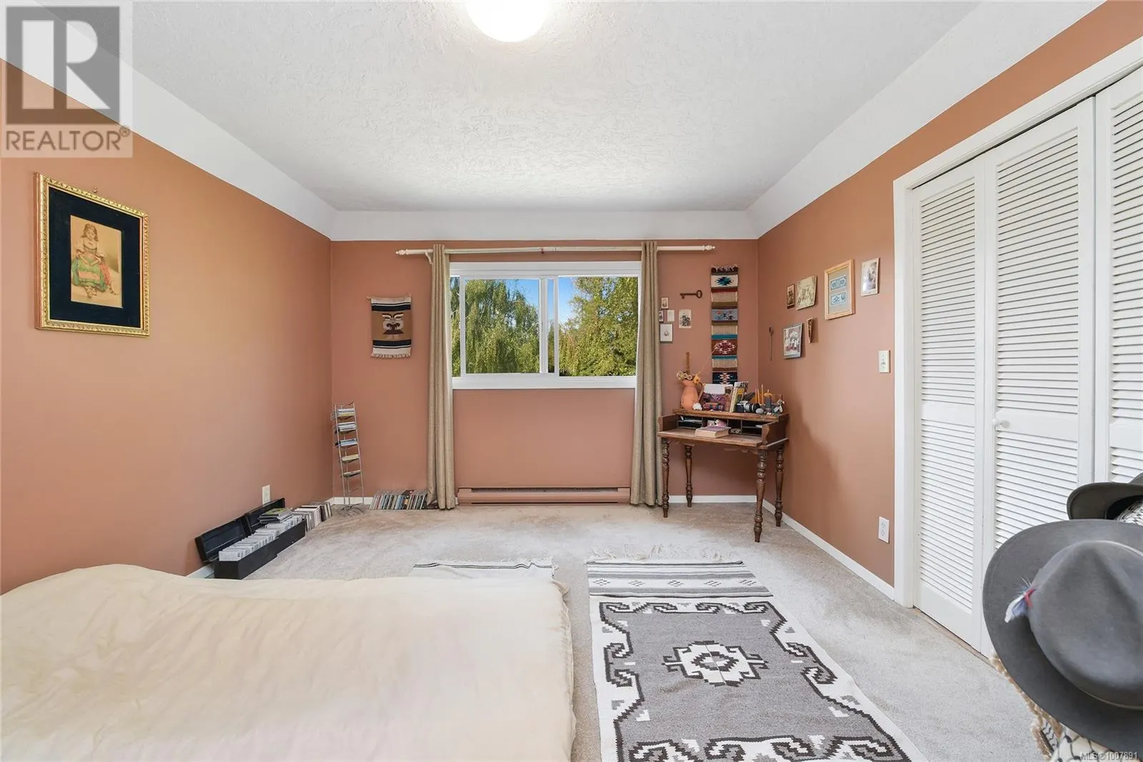 1695 Cultra Ave