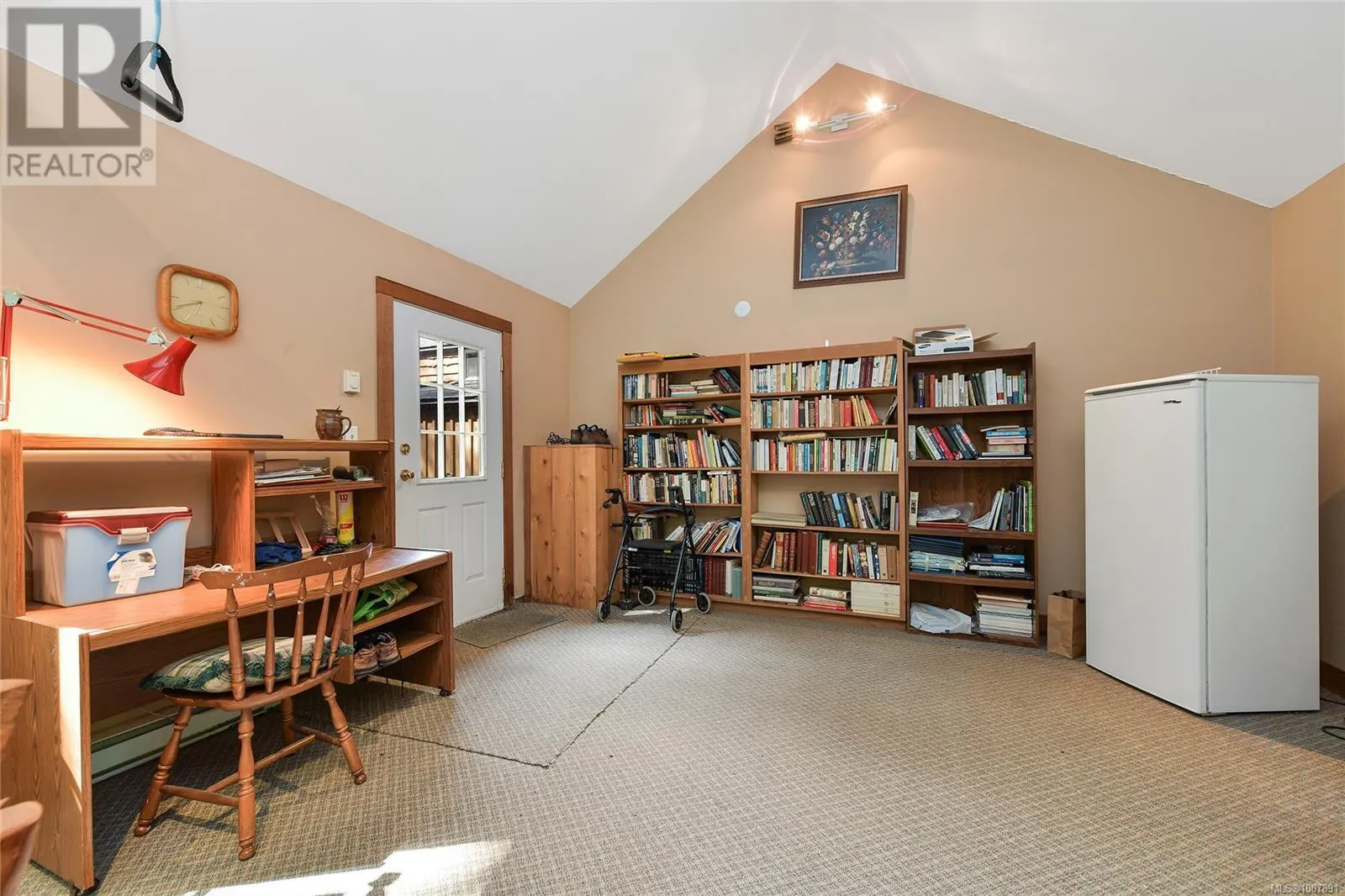1695 Cultra Ave