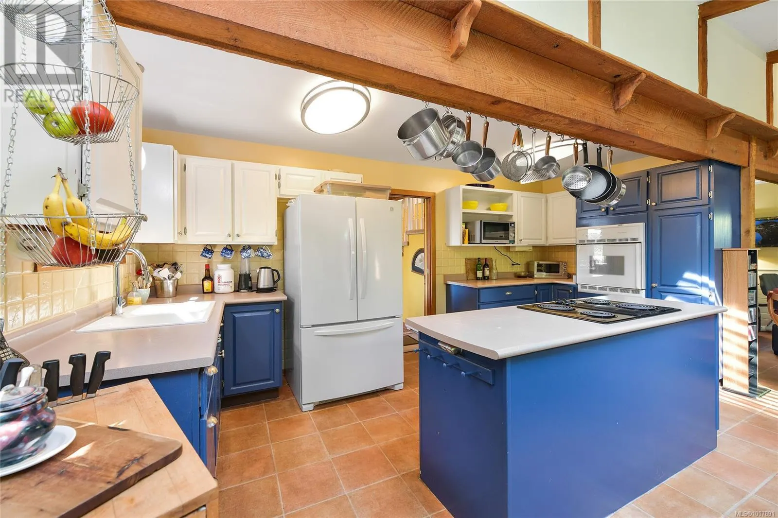 1695 Cultra Ave