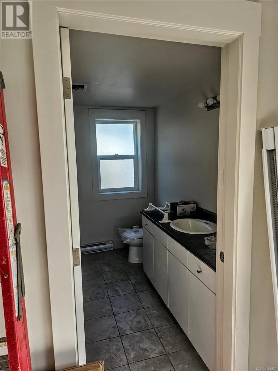 495 Nicol St