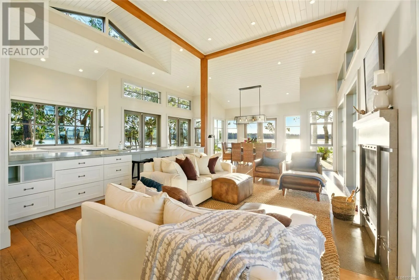 1341 Madrona Dr