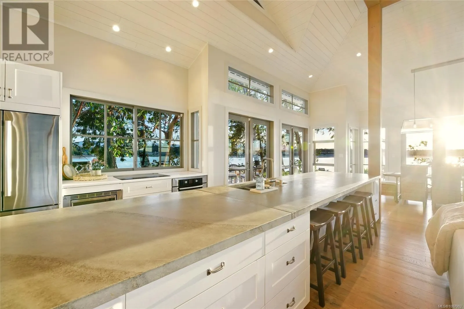 1341 Madrona Dr
