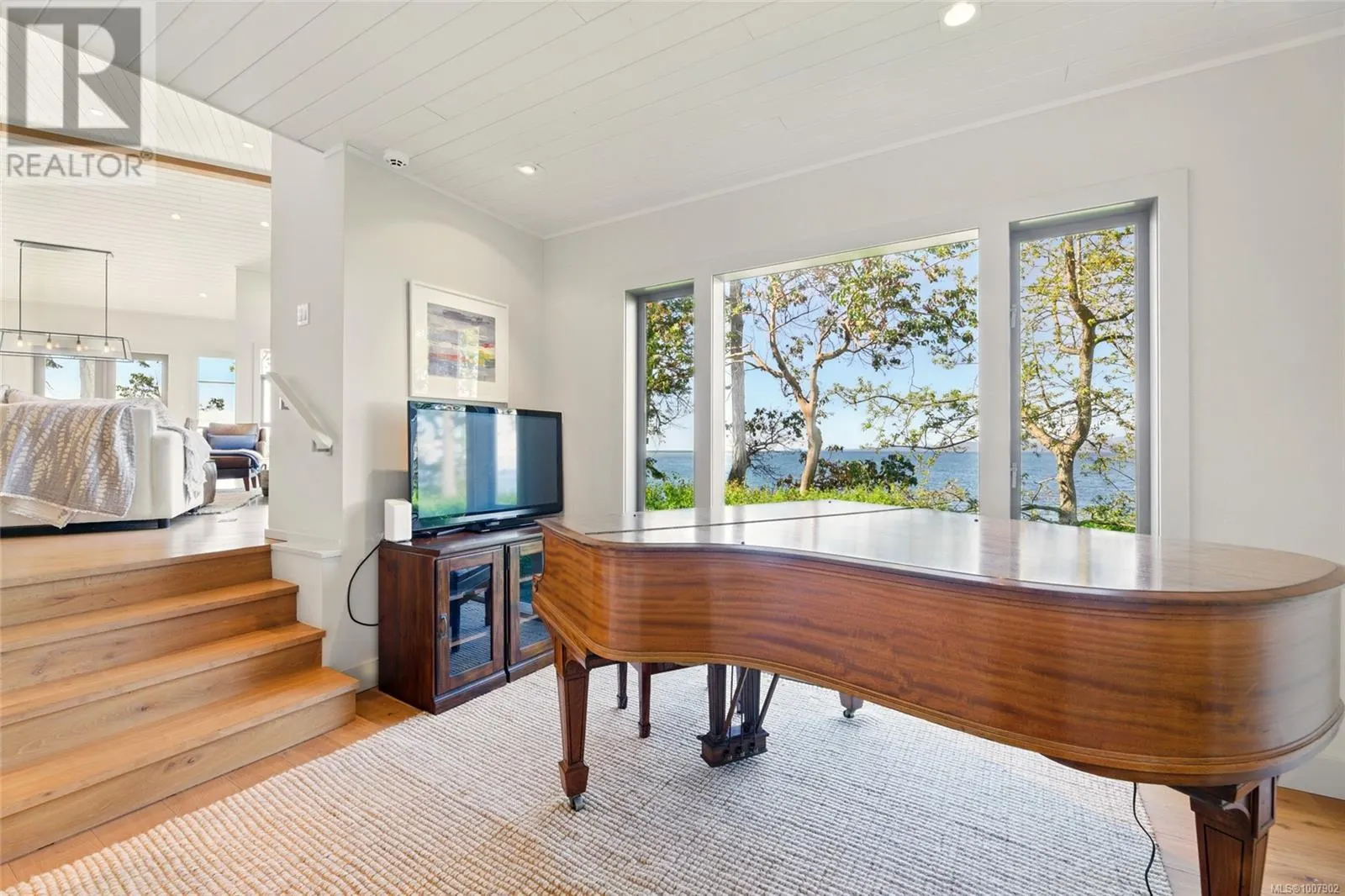 1341 Madrona Dr
