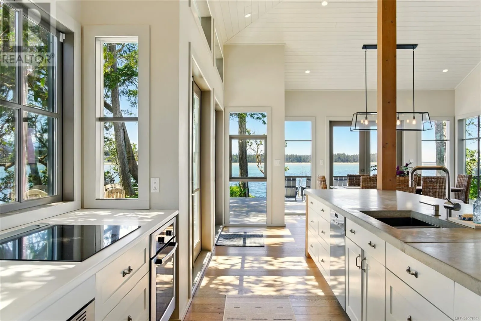 1341 Madrona Dr