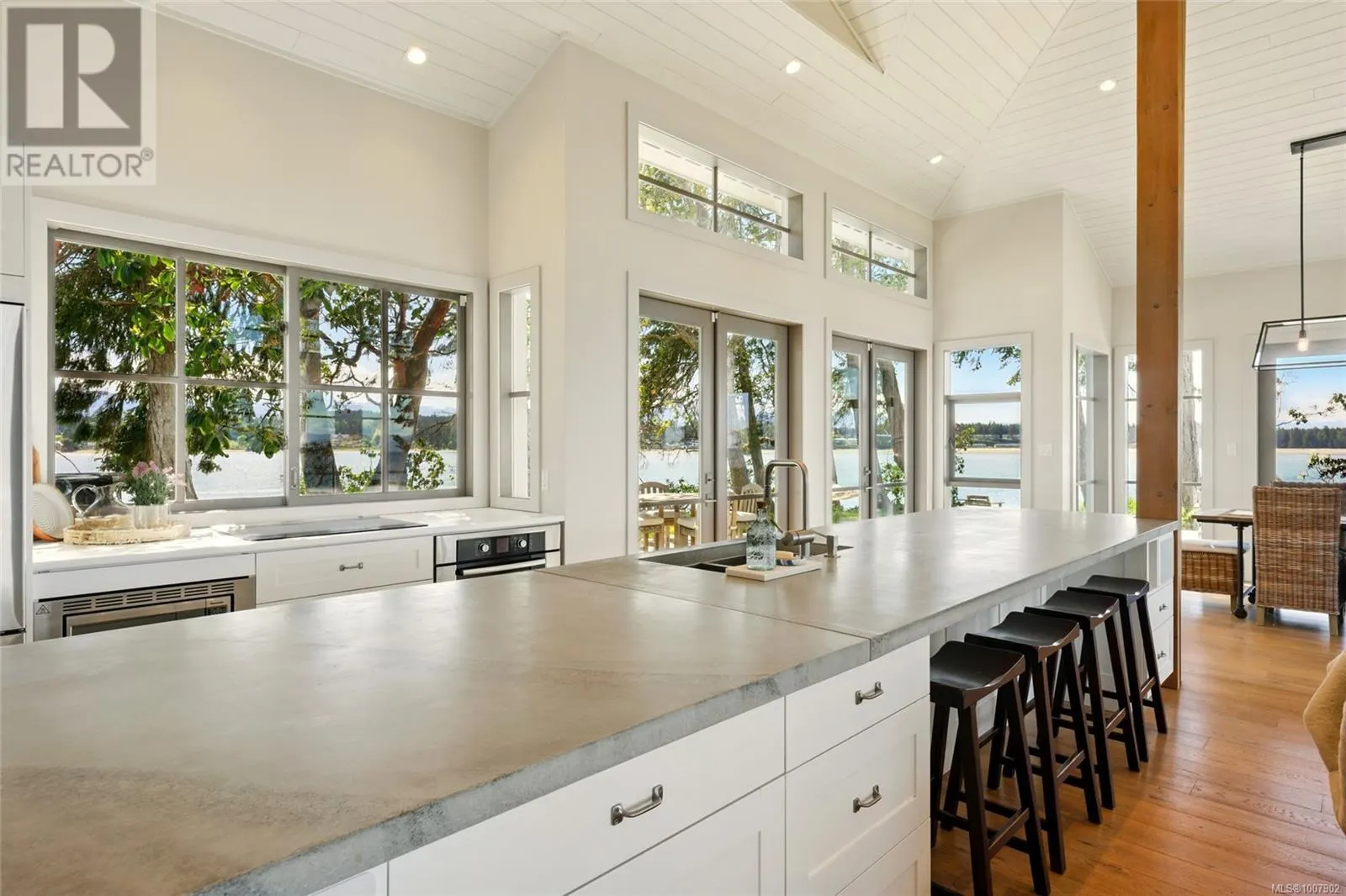 1341 Madrona Dr