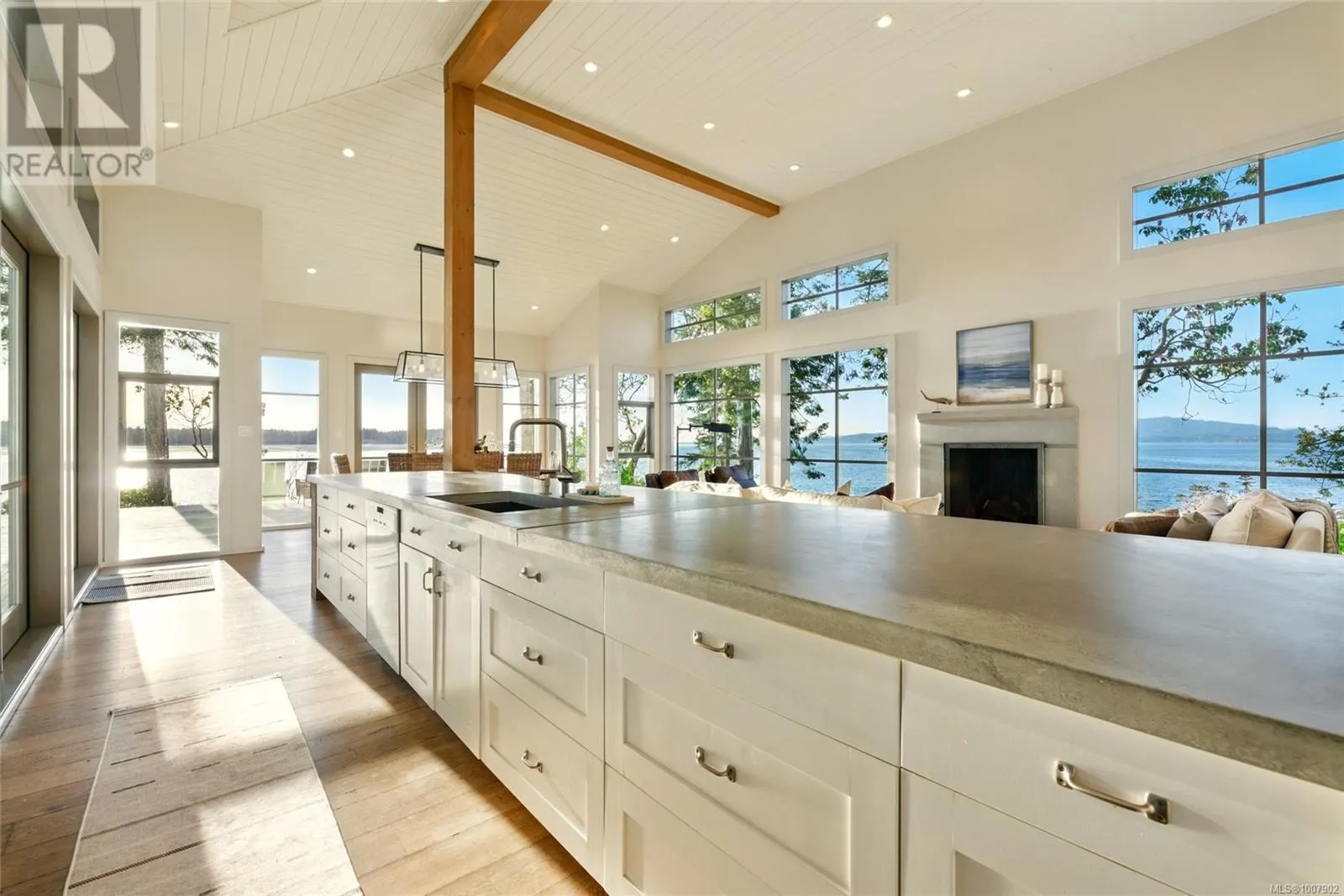 1341 Madrona Dr