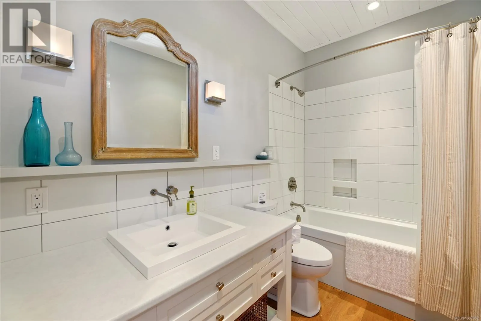 1341 Madrona Dr