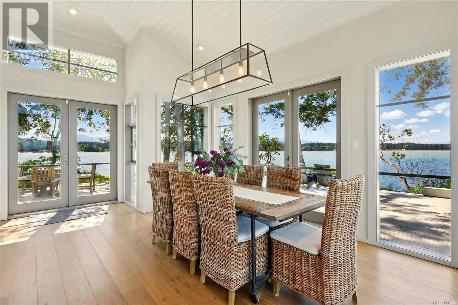 1341 Madrona Dr