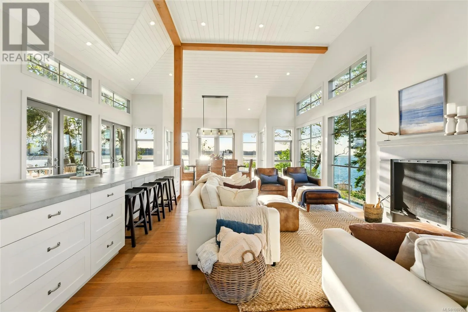 1341 Madrona Dr