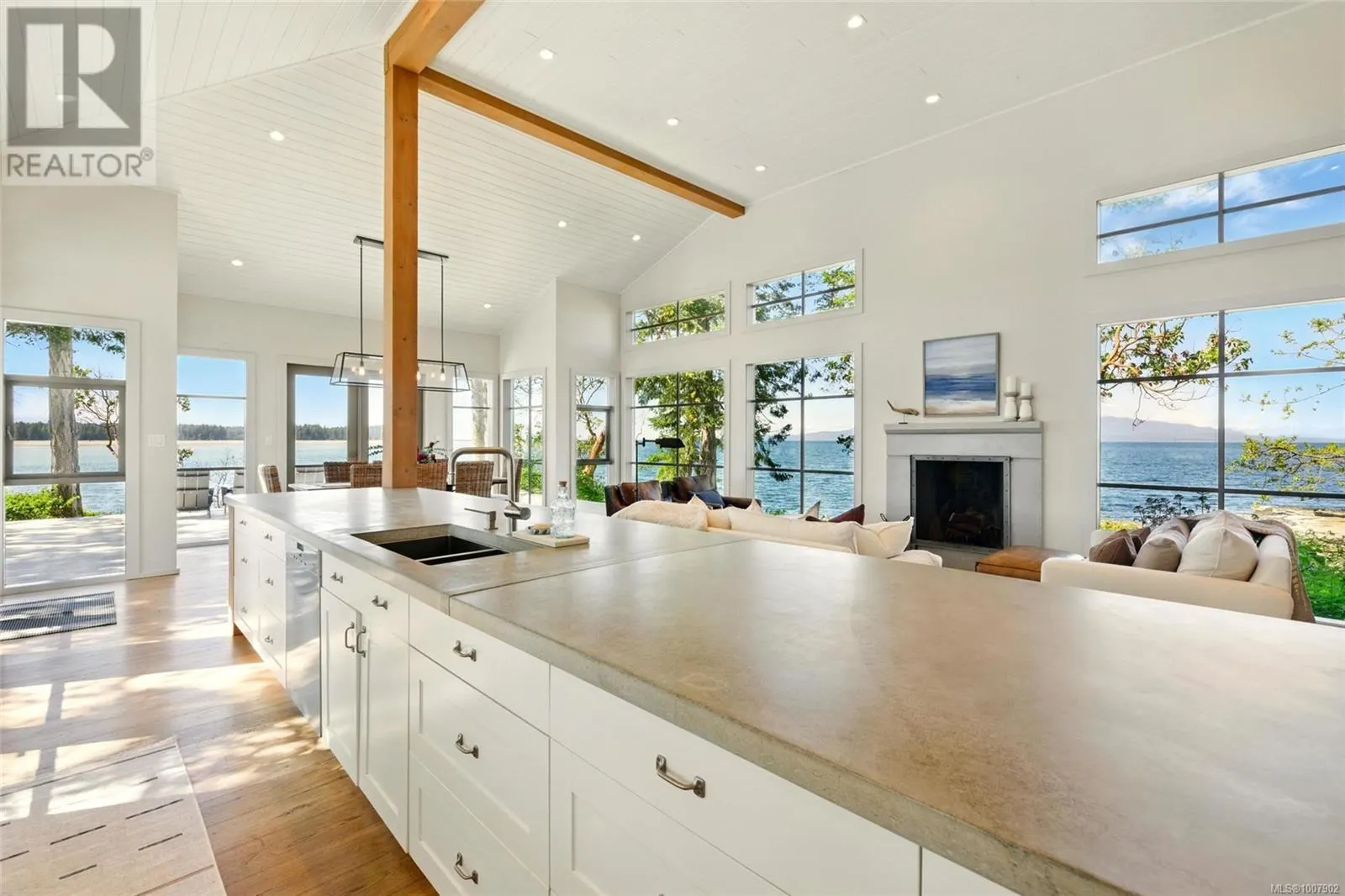 1341 Madrona Dr
