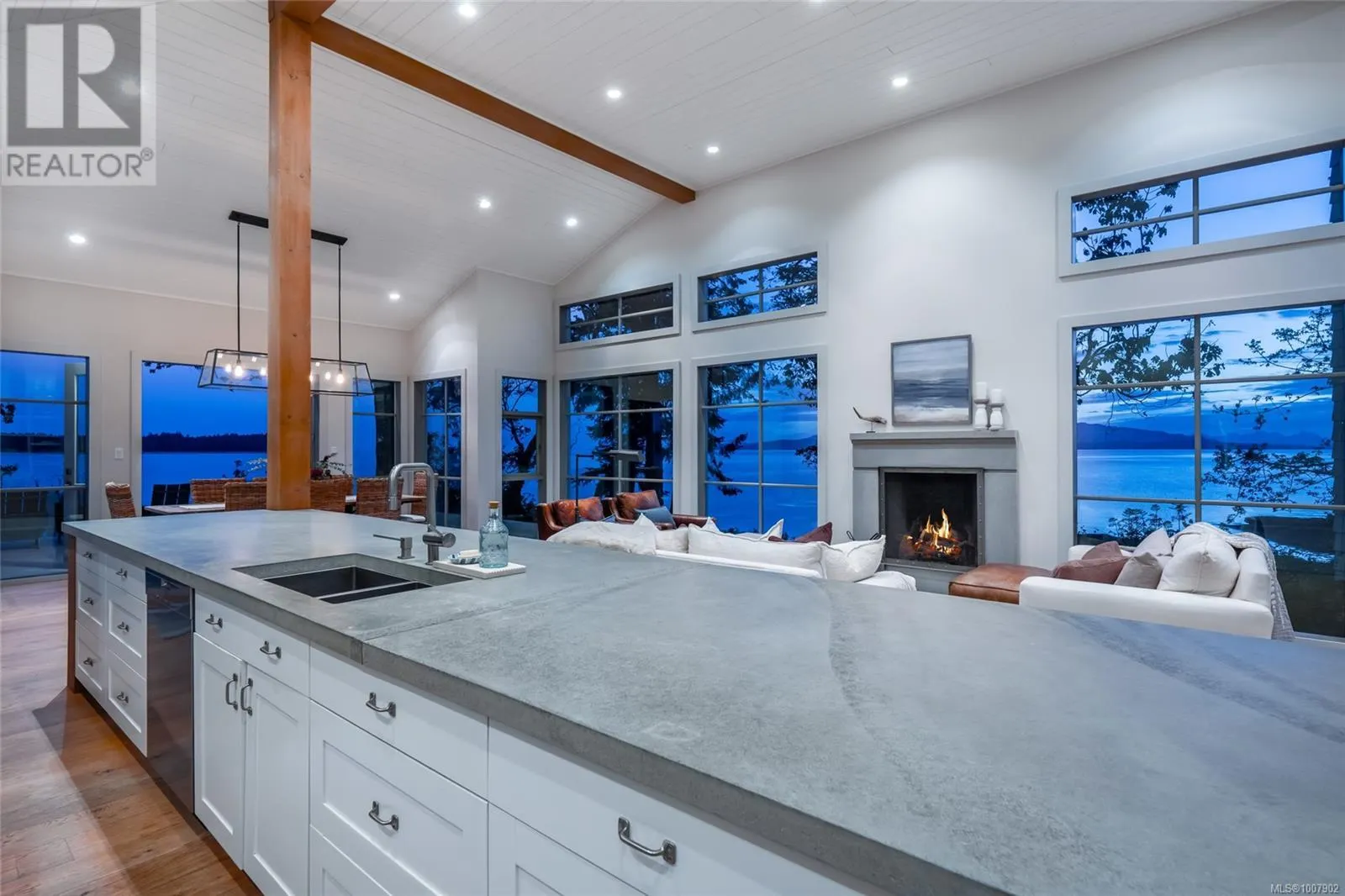 1341 Madrona Dr