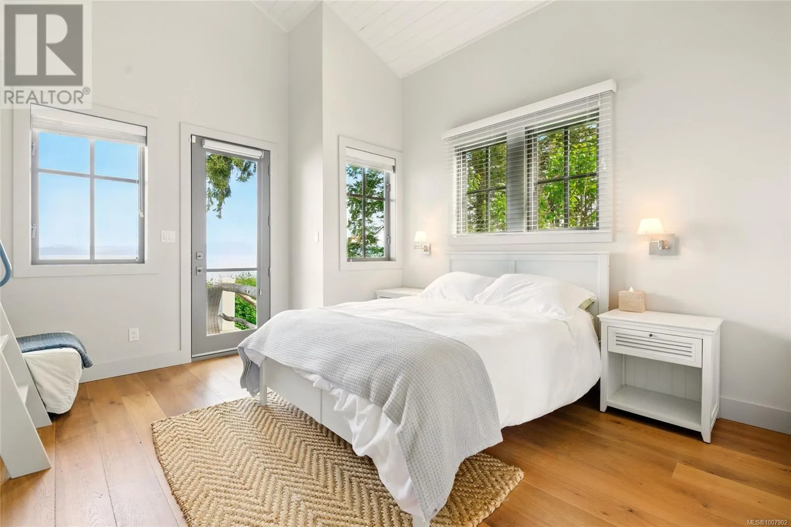 1341 Madrona Dr