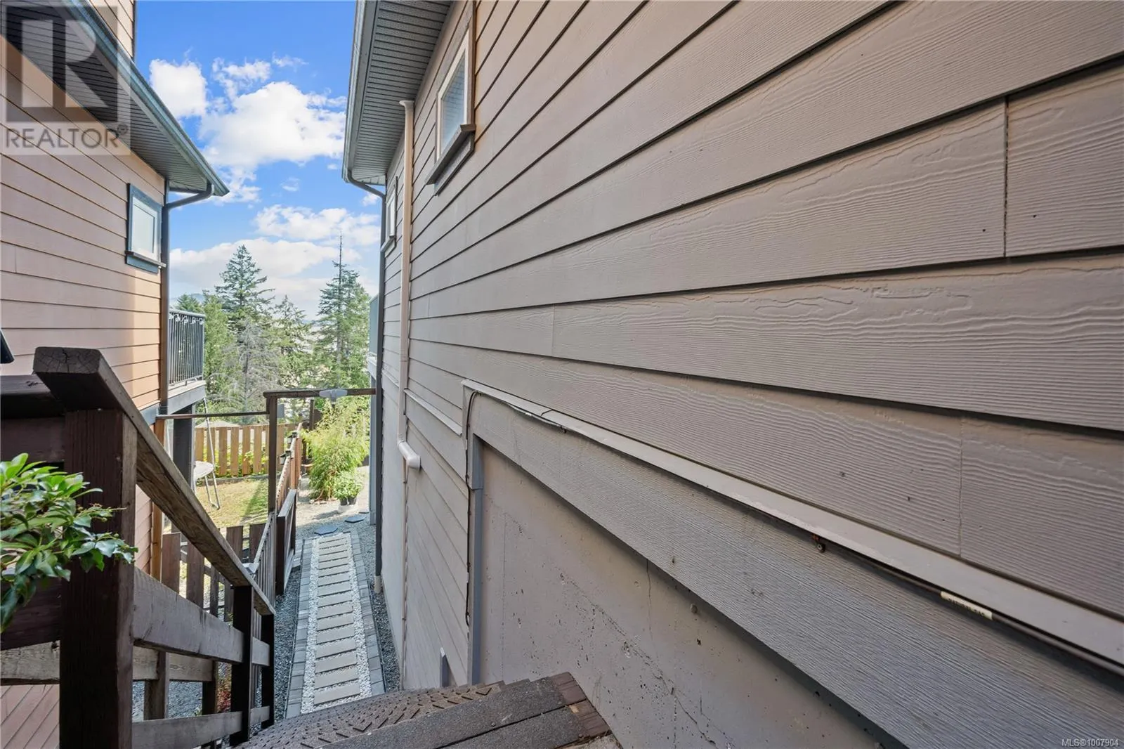 2105 Longspur Dr