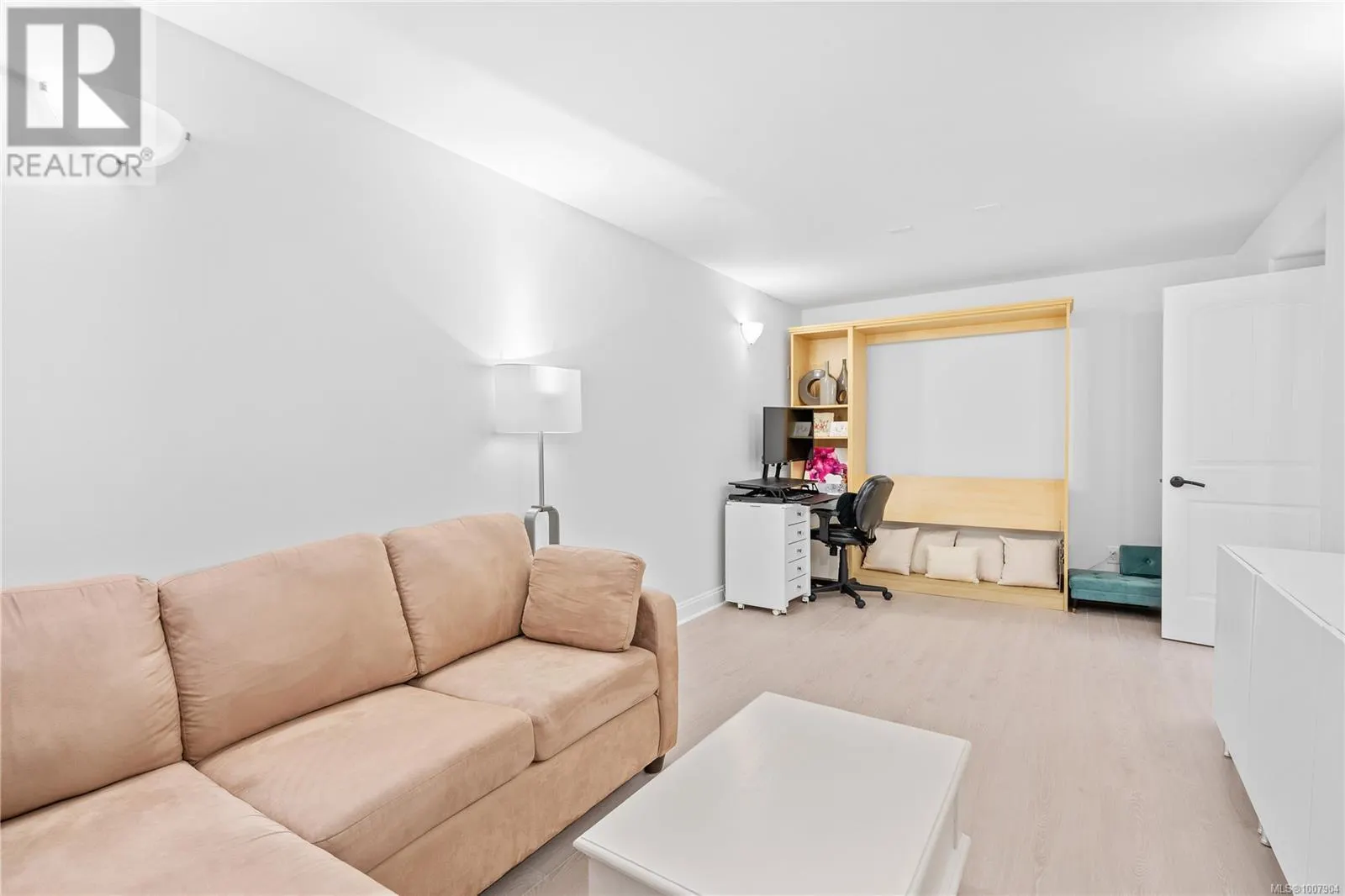 2105 Longspur Dr