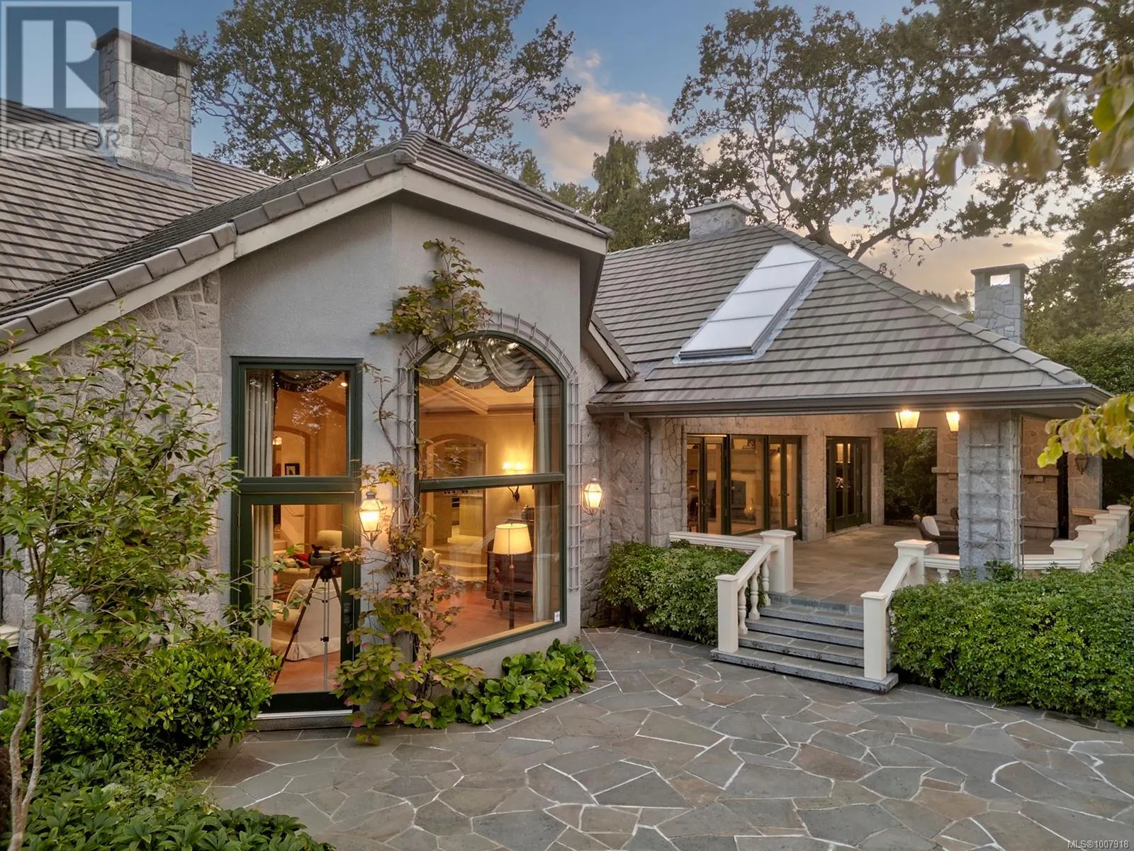 3445 Beach Dr