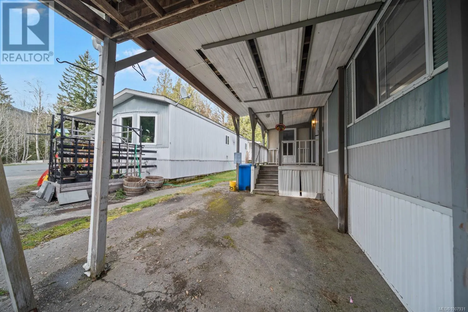 7 8697 North Shore Rd