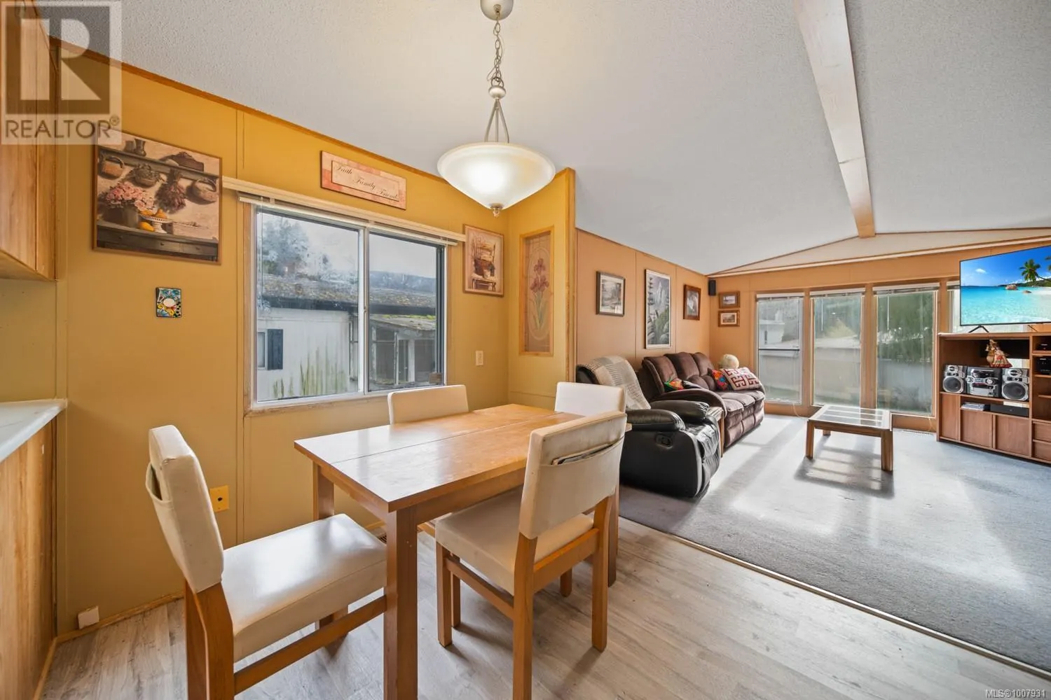 7 8697 North Shore Rd