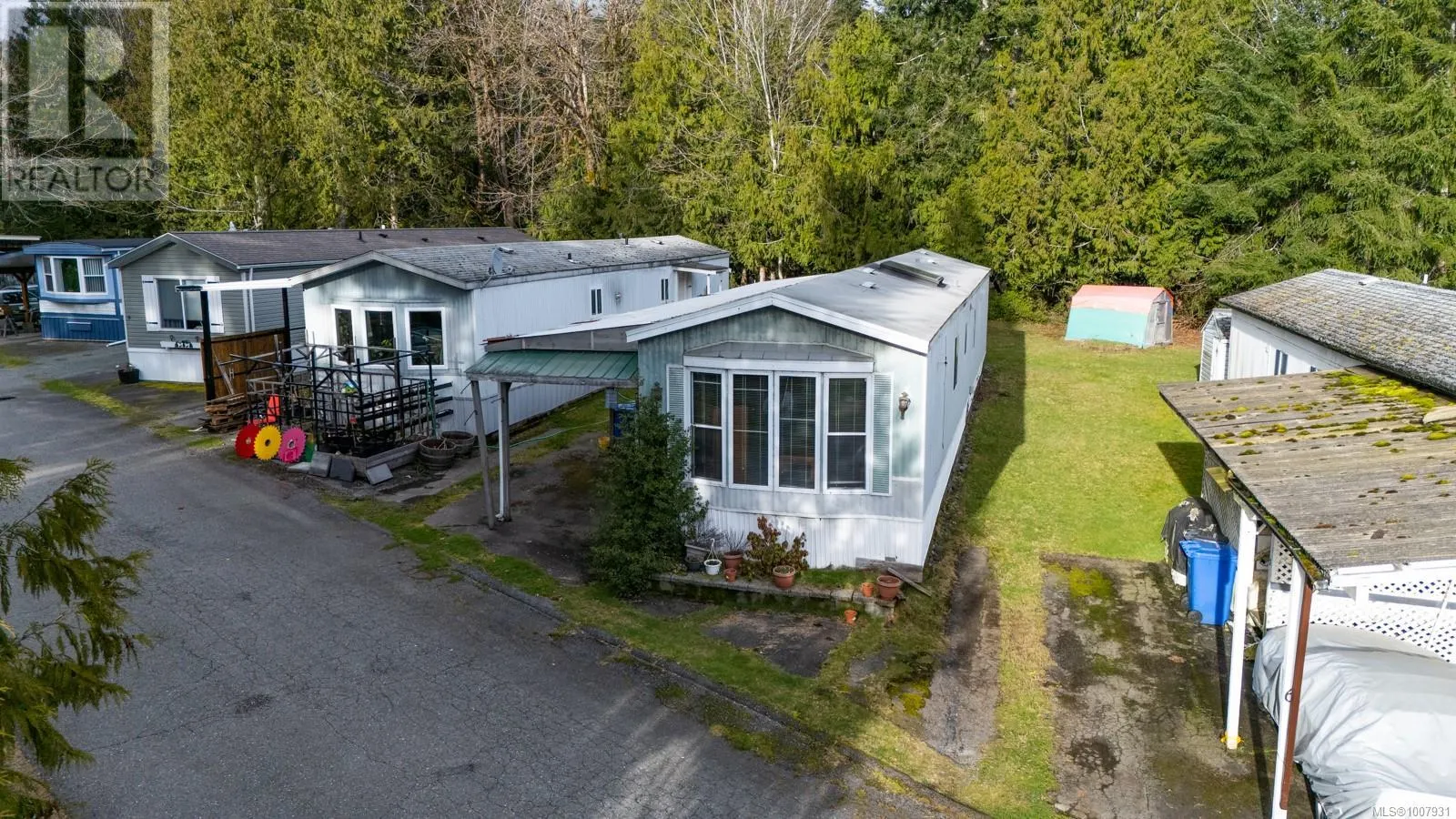 7 8697 North Shore Rd