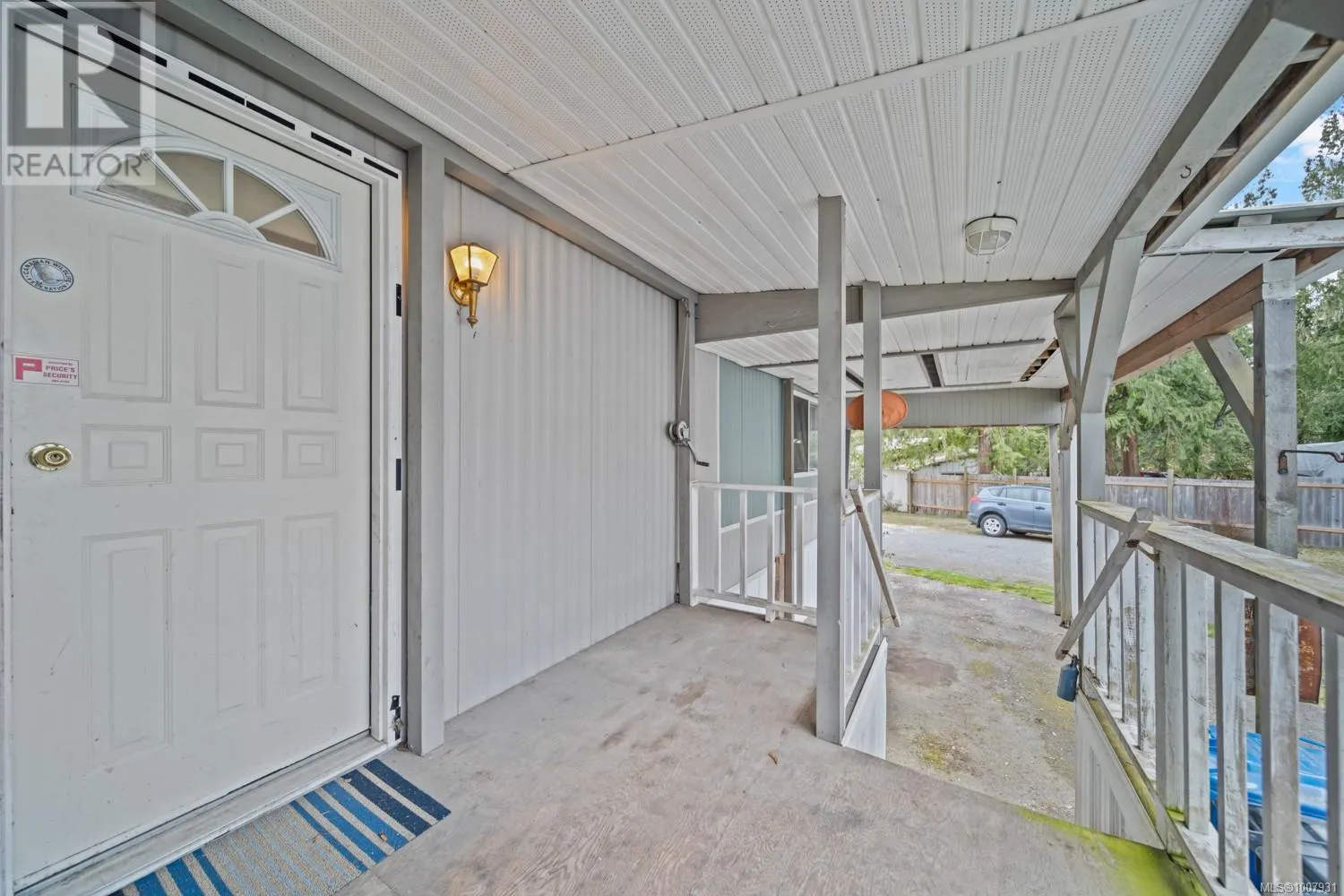 7 8697 North Shore Rd